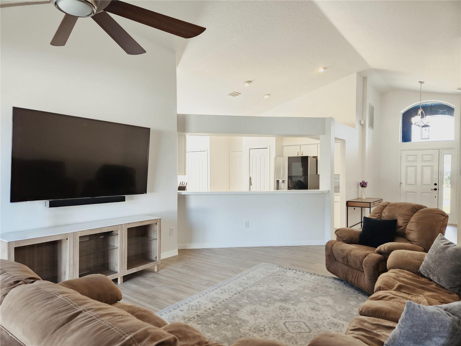 Listing photo id 16 for 1426 Appleton Place