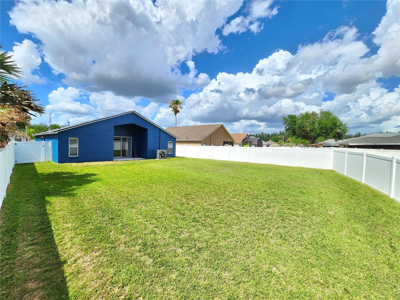 Listing photo id 0 for 1426 Appleton Place