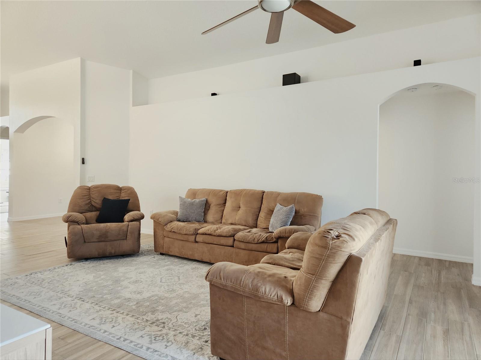 Listing photo id 18 for 1426 Appleton Place