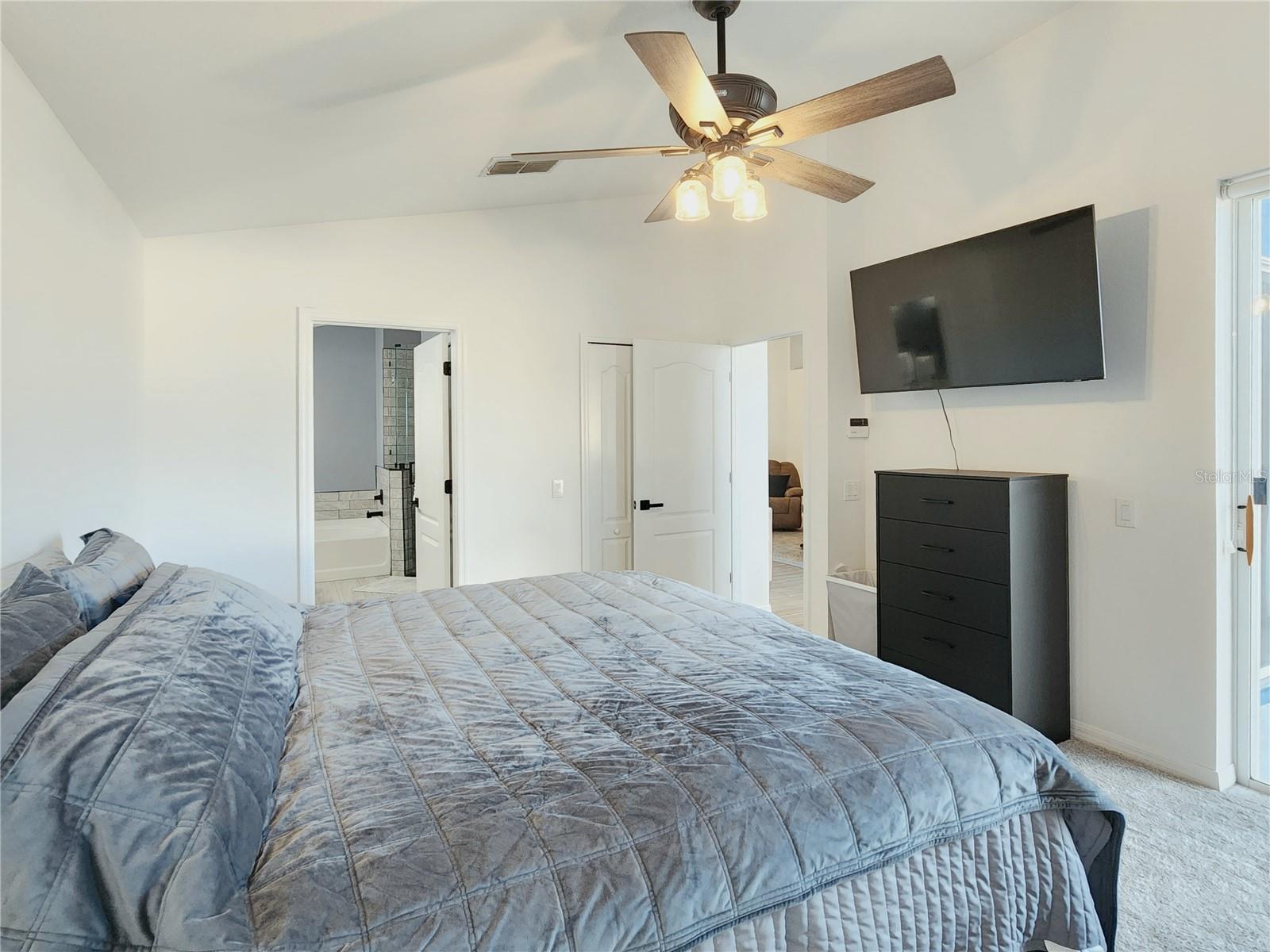 Listing photo id 19 for 1426 Appleton Place