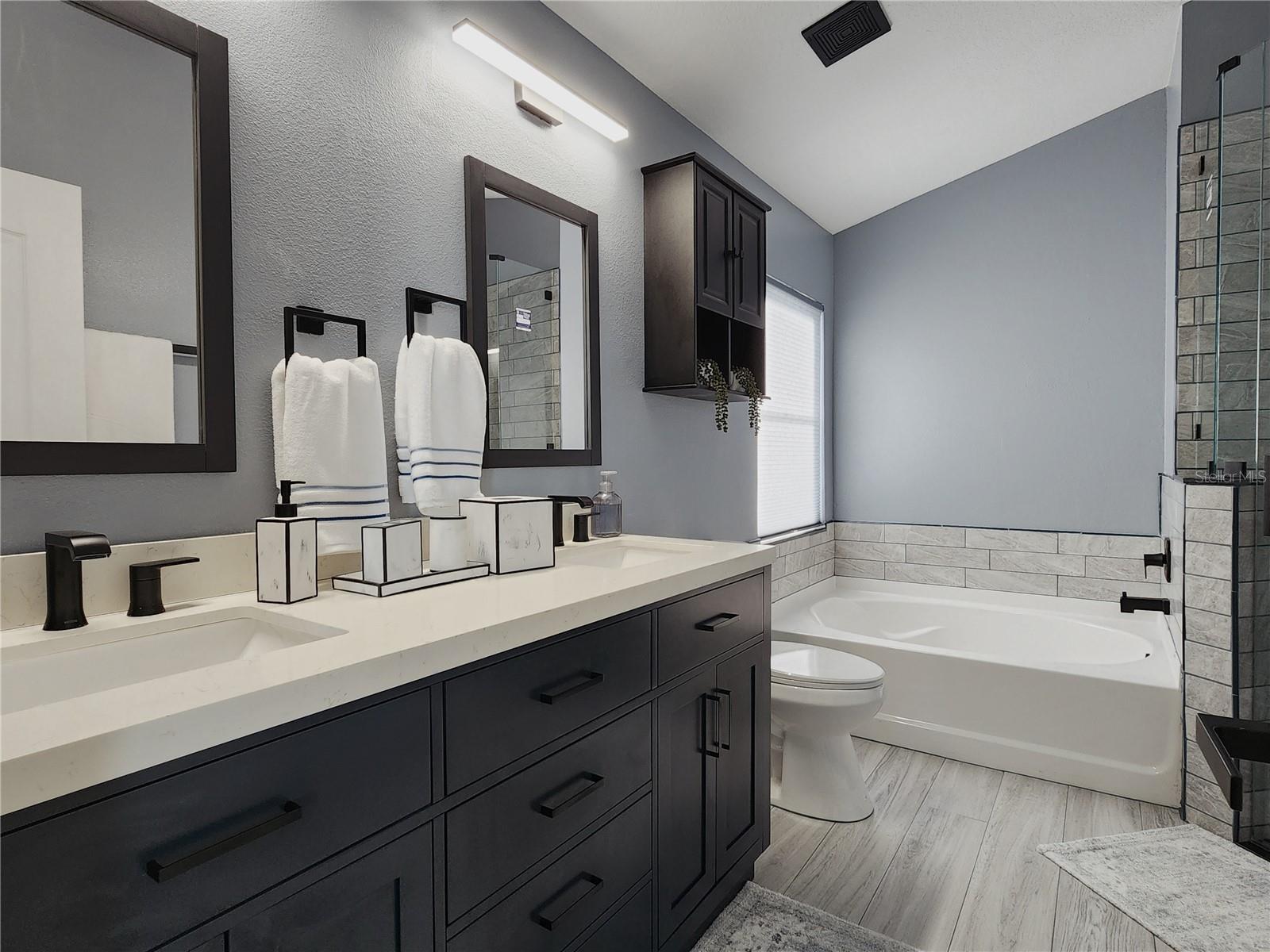 Listing photo id 20 for 1426 Appleton Place