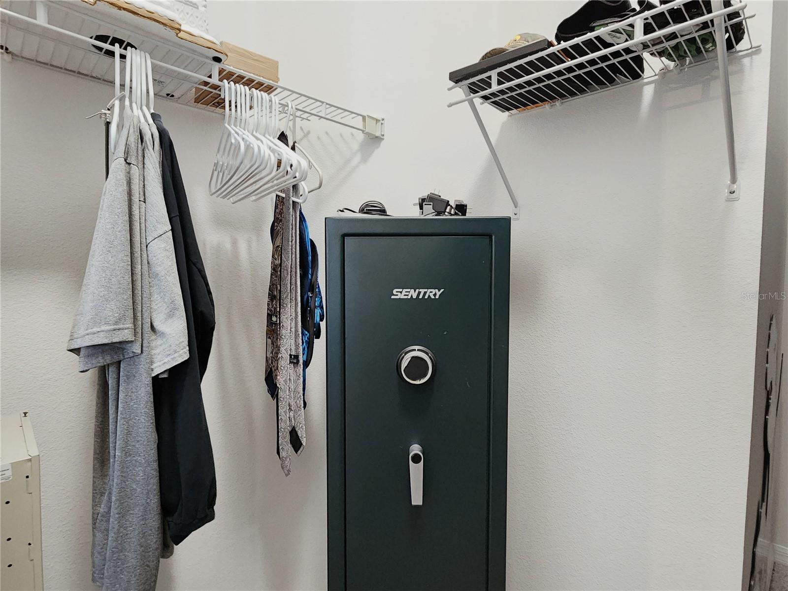 Listing photo id 25 for 1426 Appleton Place