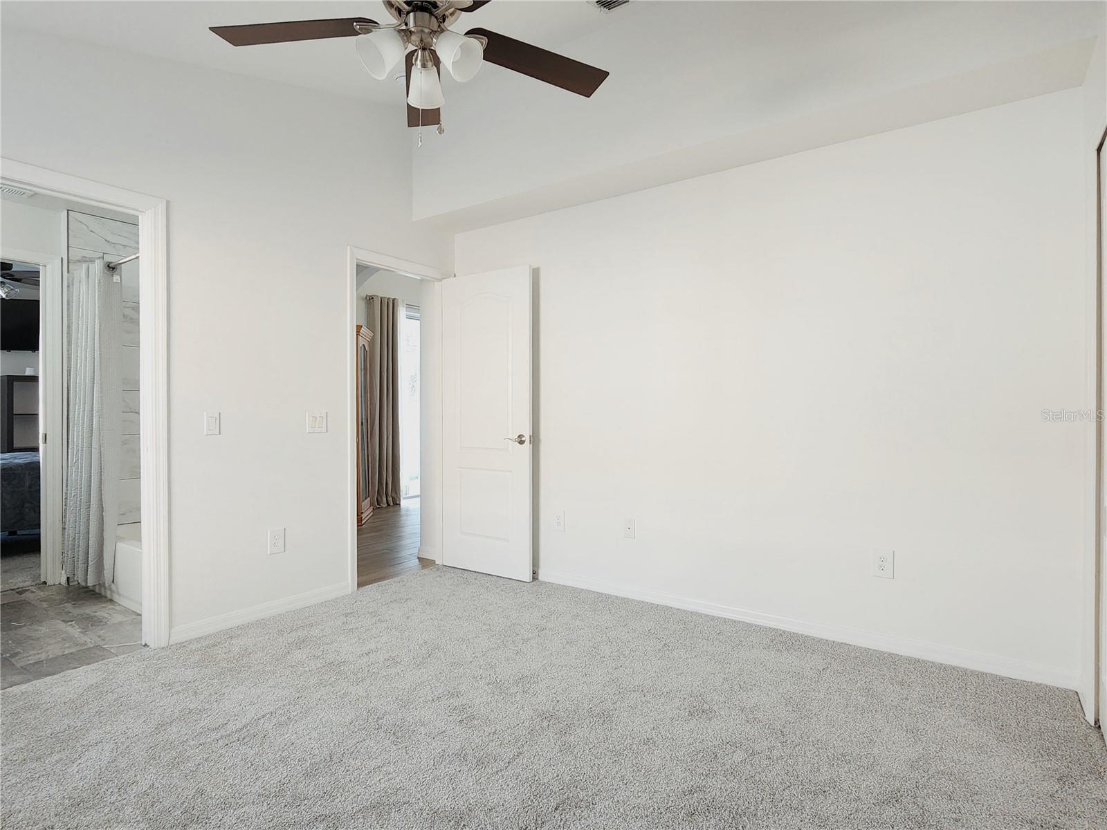 Listing photo id 27 for 1426 Appleton Place