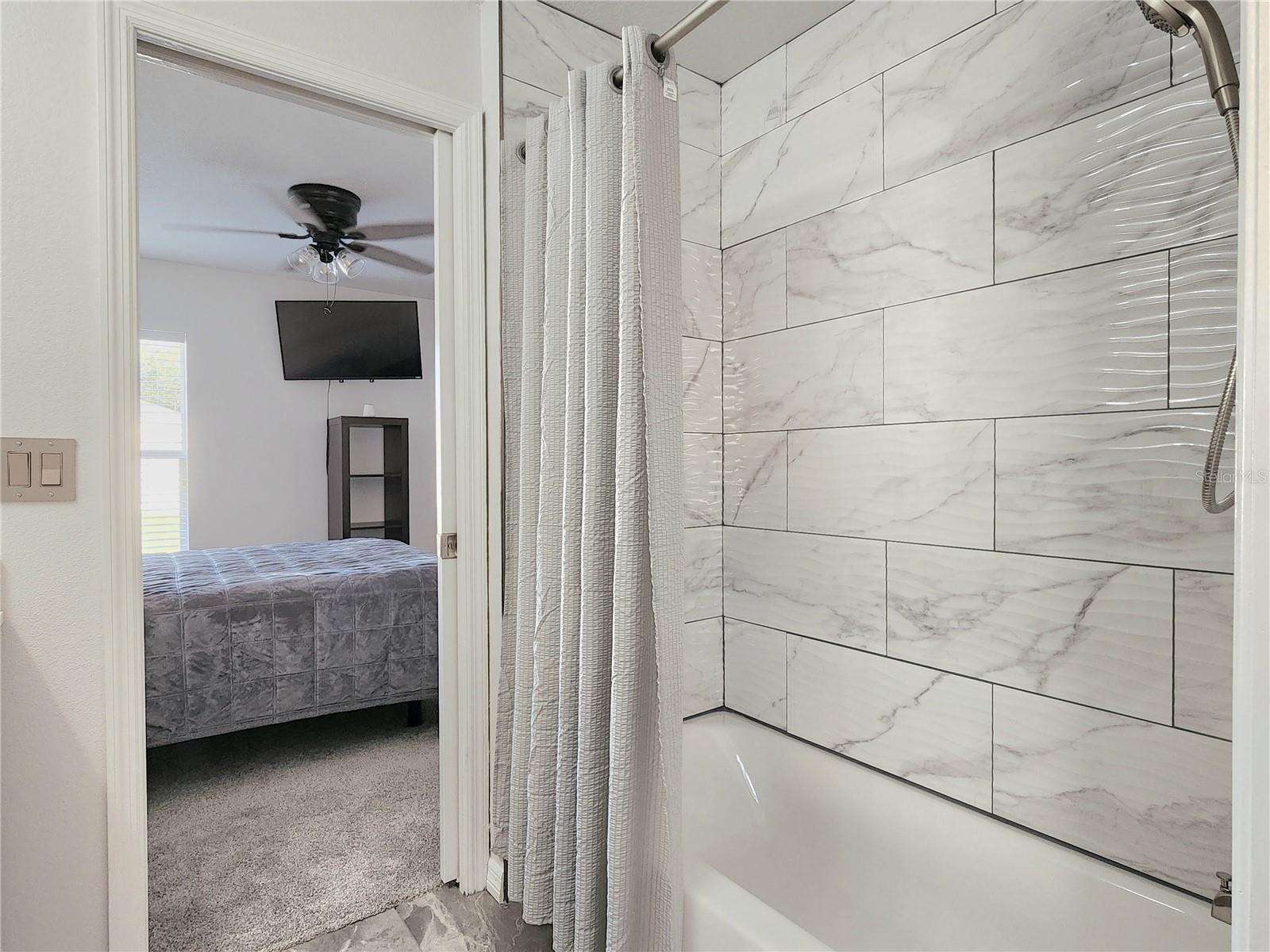 Listing photo id 32 for 1426 Appleton Place