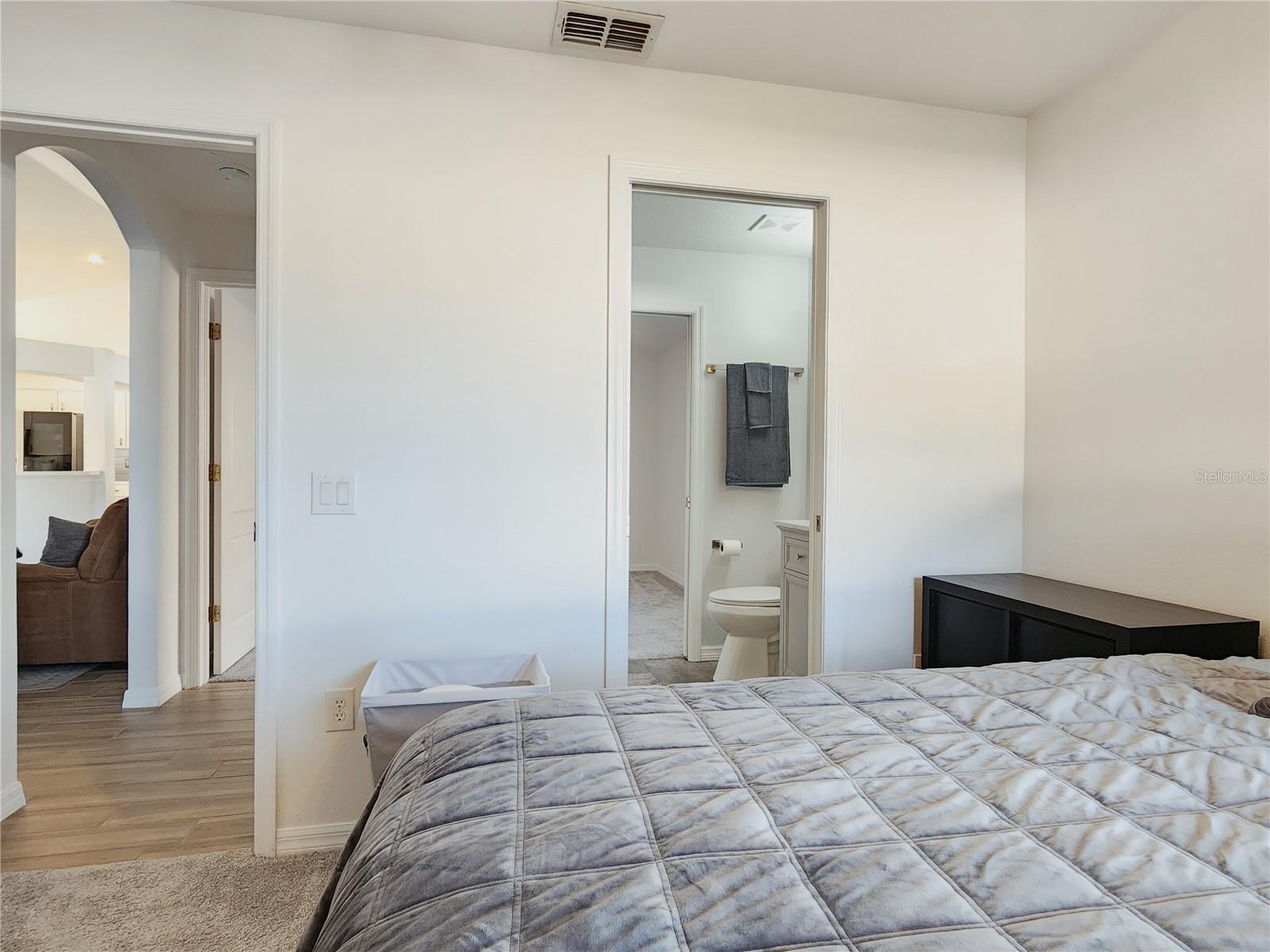 Listing photo id 34 for 1426 Appleton Place