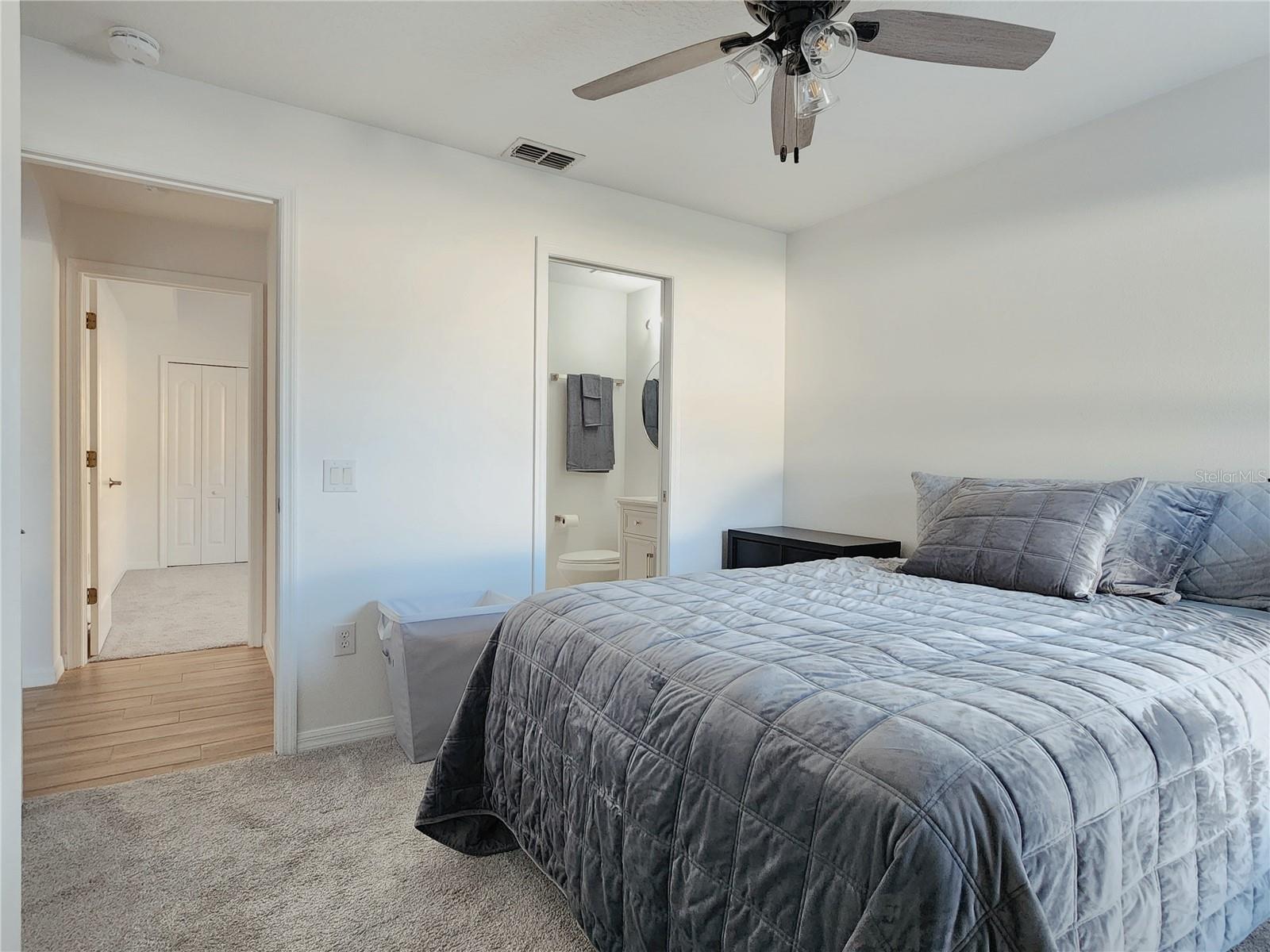 Listing photo id 35 for 1426 Appleton Place