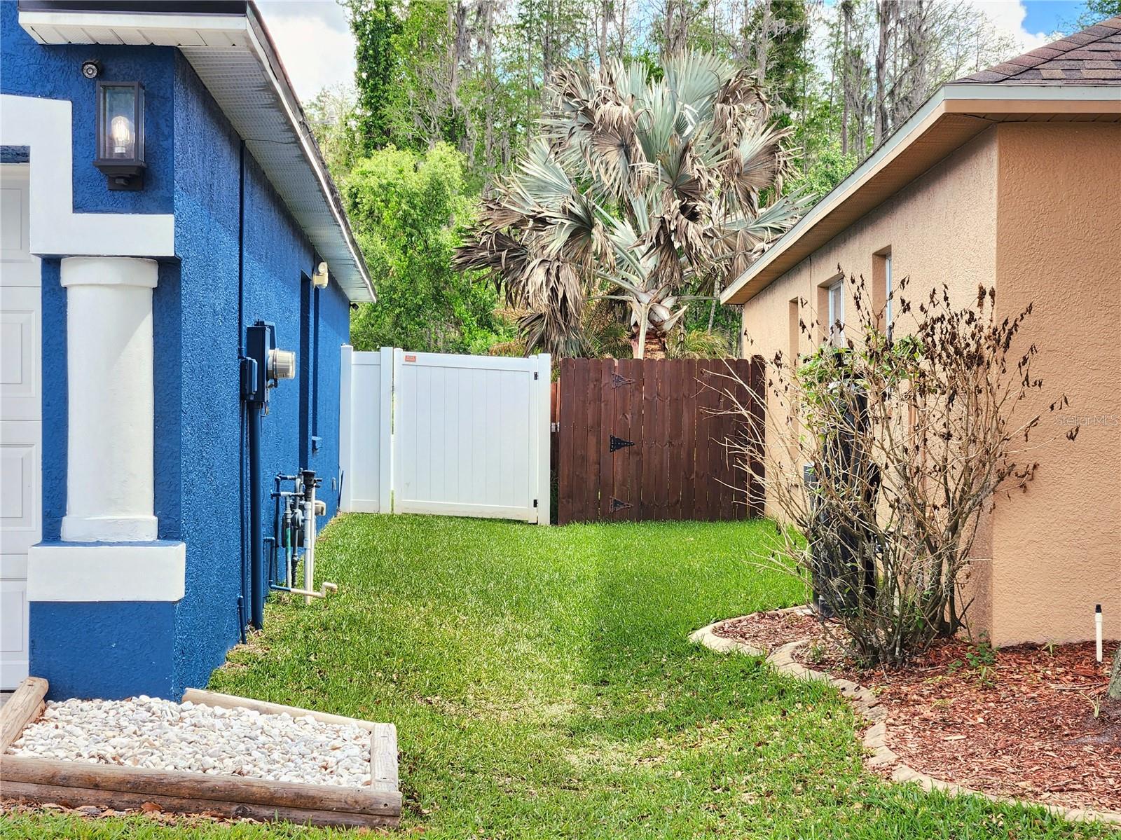 Listing photo id 38 for 1426 Appleton Place