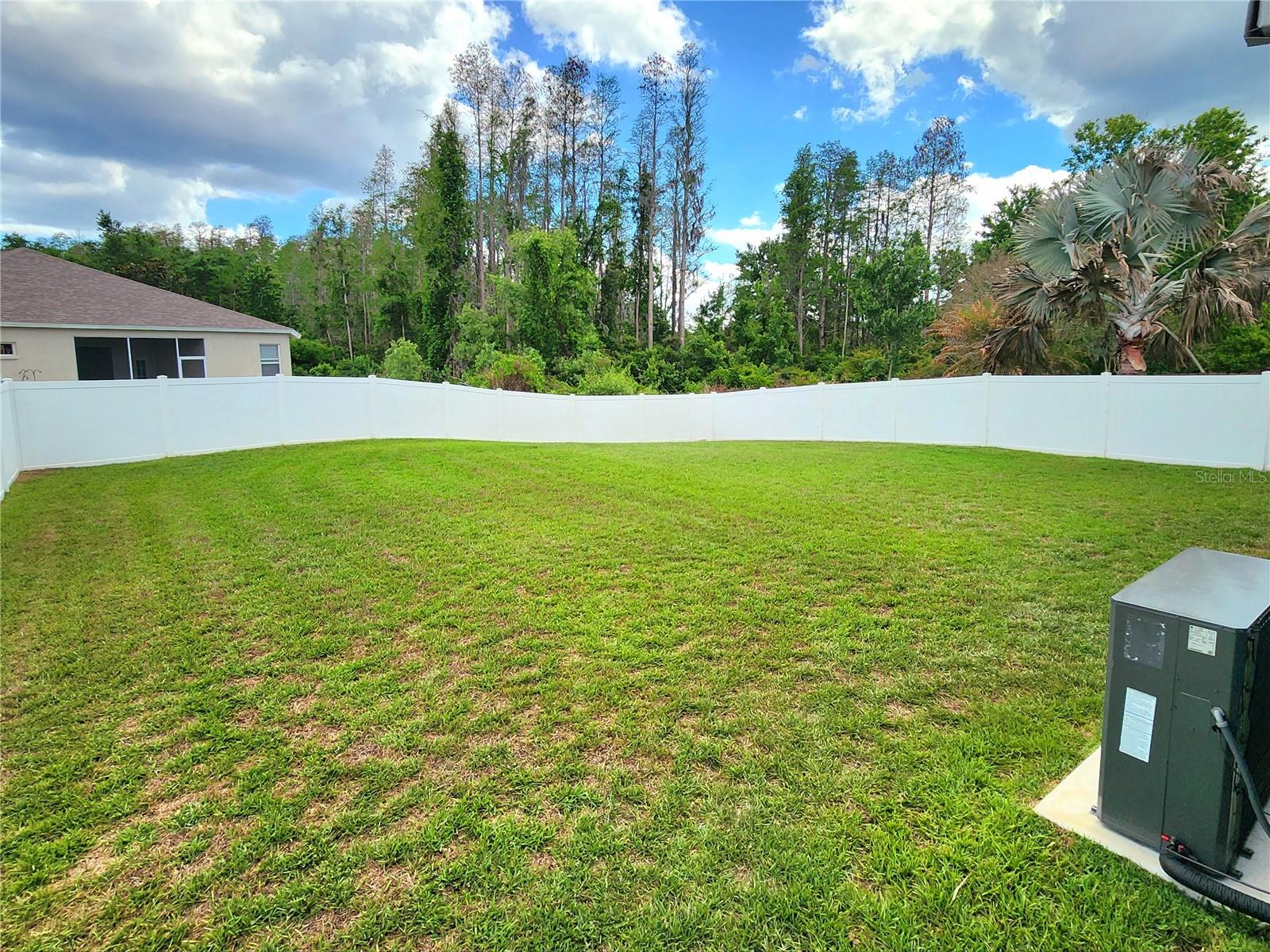 Listing photo id 43 for 1426 Appleton Place