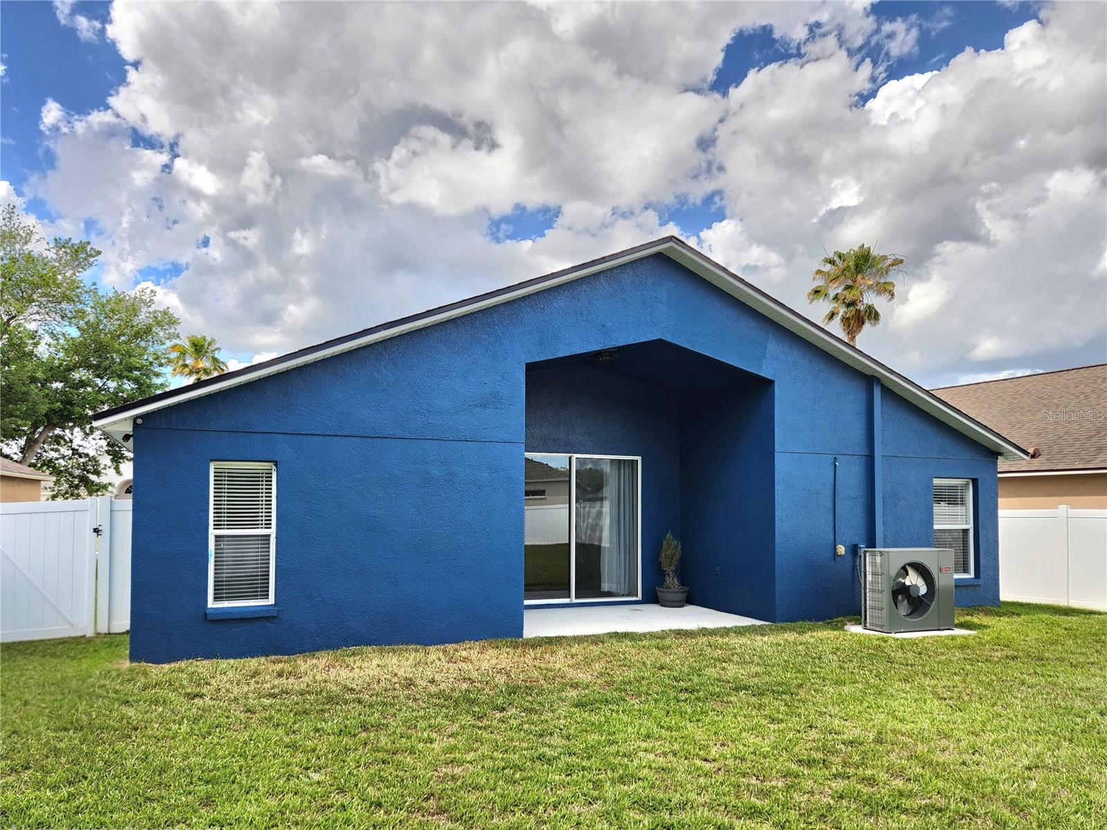 Listing photo id 45 for 1426 Appleton Place