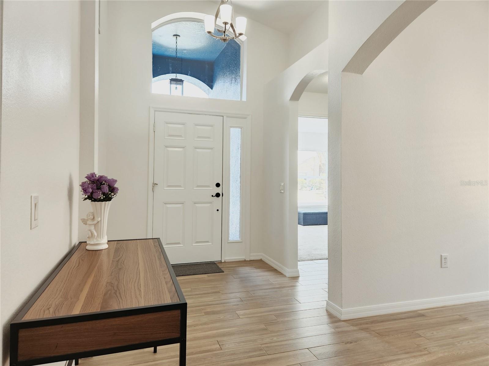 Listing photo id 3 for 1426 Appleton Place