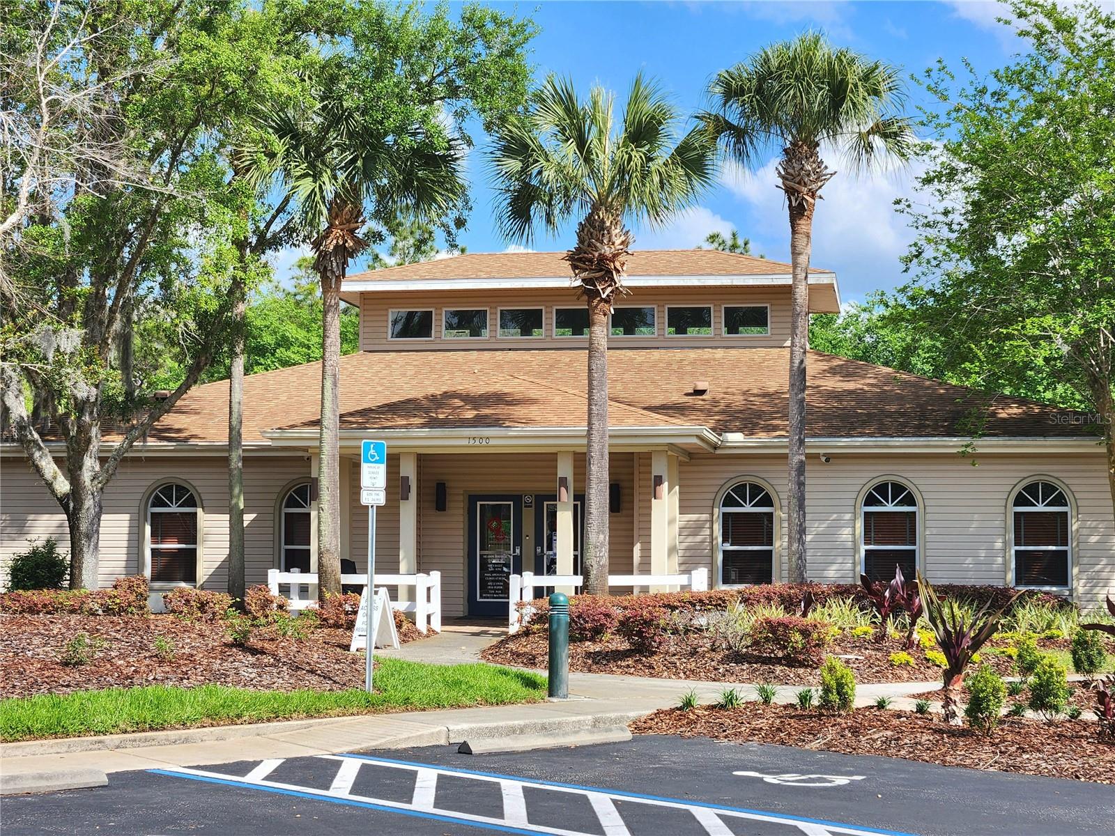 Listing photo id 51 for 1426 Appleton Place