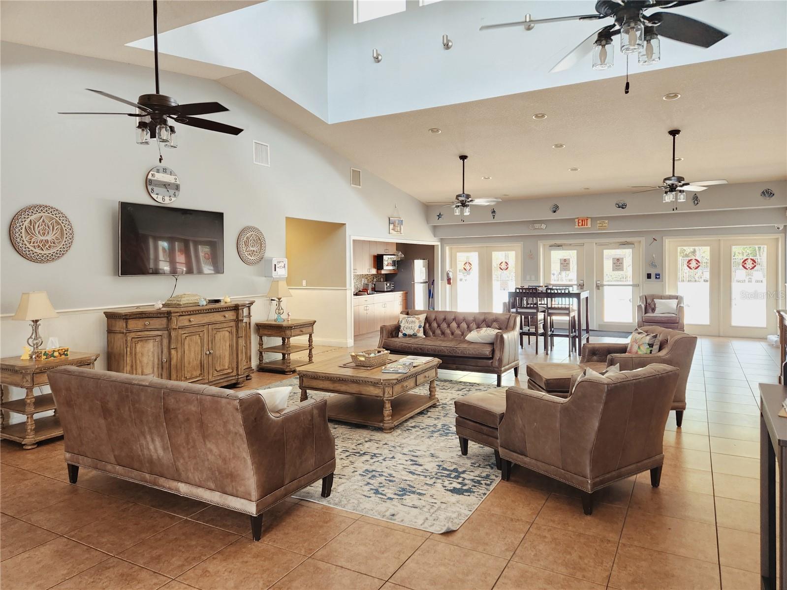 Listing photo id 57 for 1426 Appleton Place