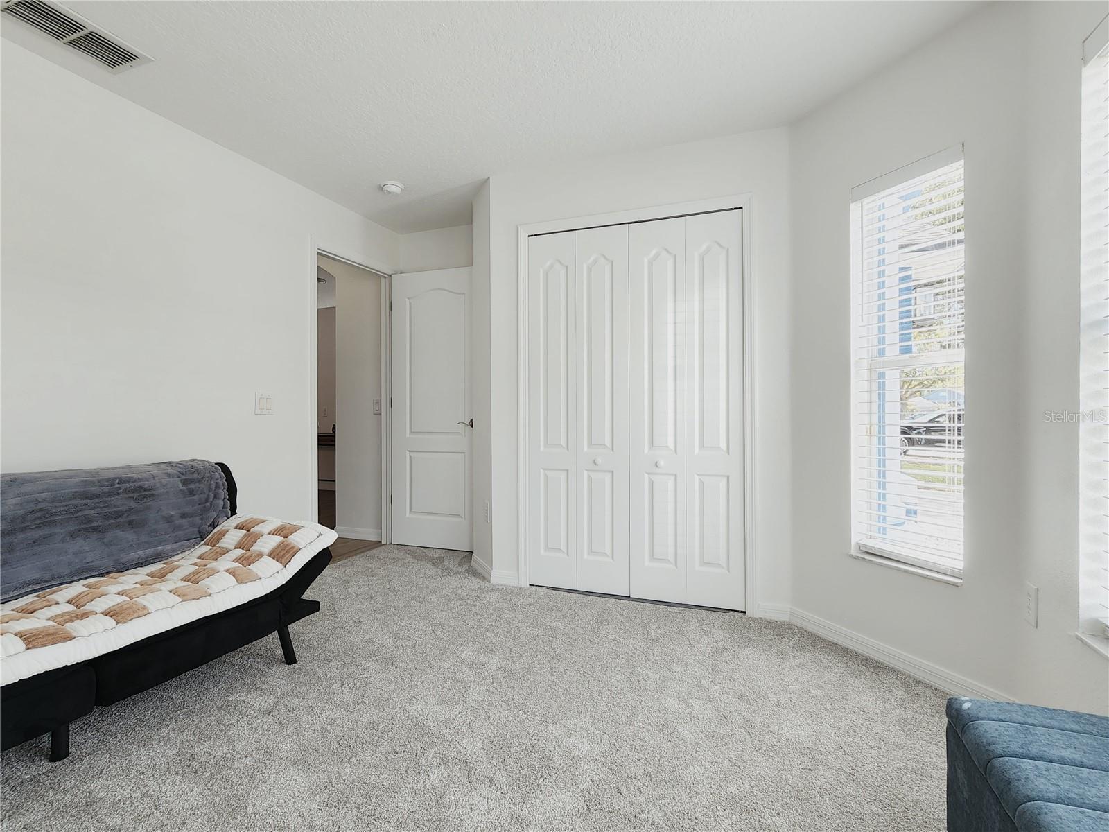 Listing photo id 5 for 1426 Appleton Place