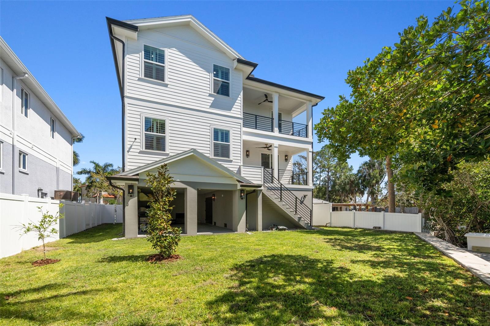 Listing photo id 11 for 1811 Bayou Grande Boulevard Ne