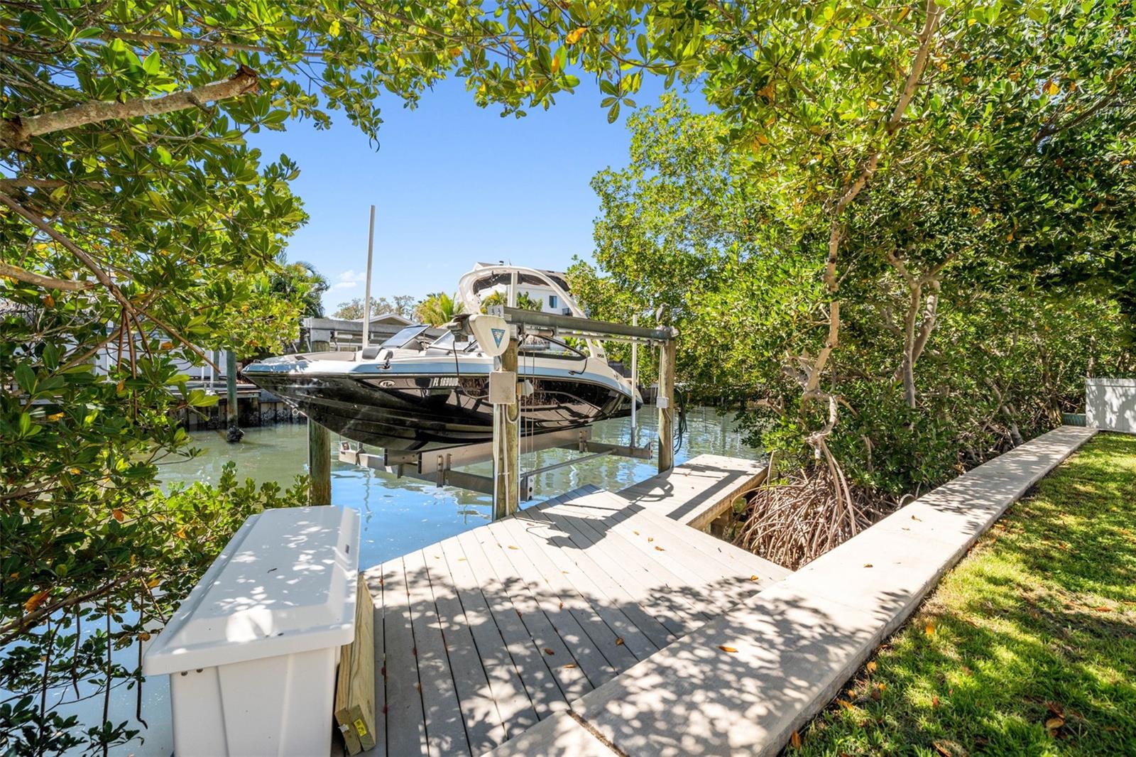 Listing photo id 12 for 1811 Bayou Grande Boulevard Ne