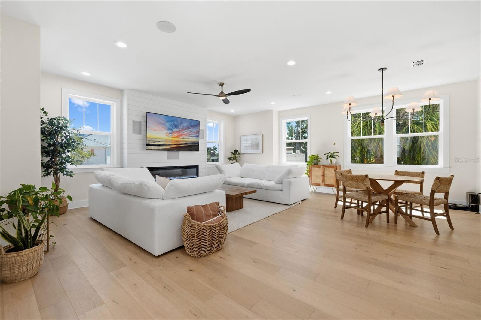 Listing photo id 0 for 1811 Bayou Grande Boulevard Ne