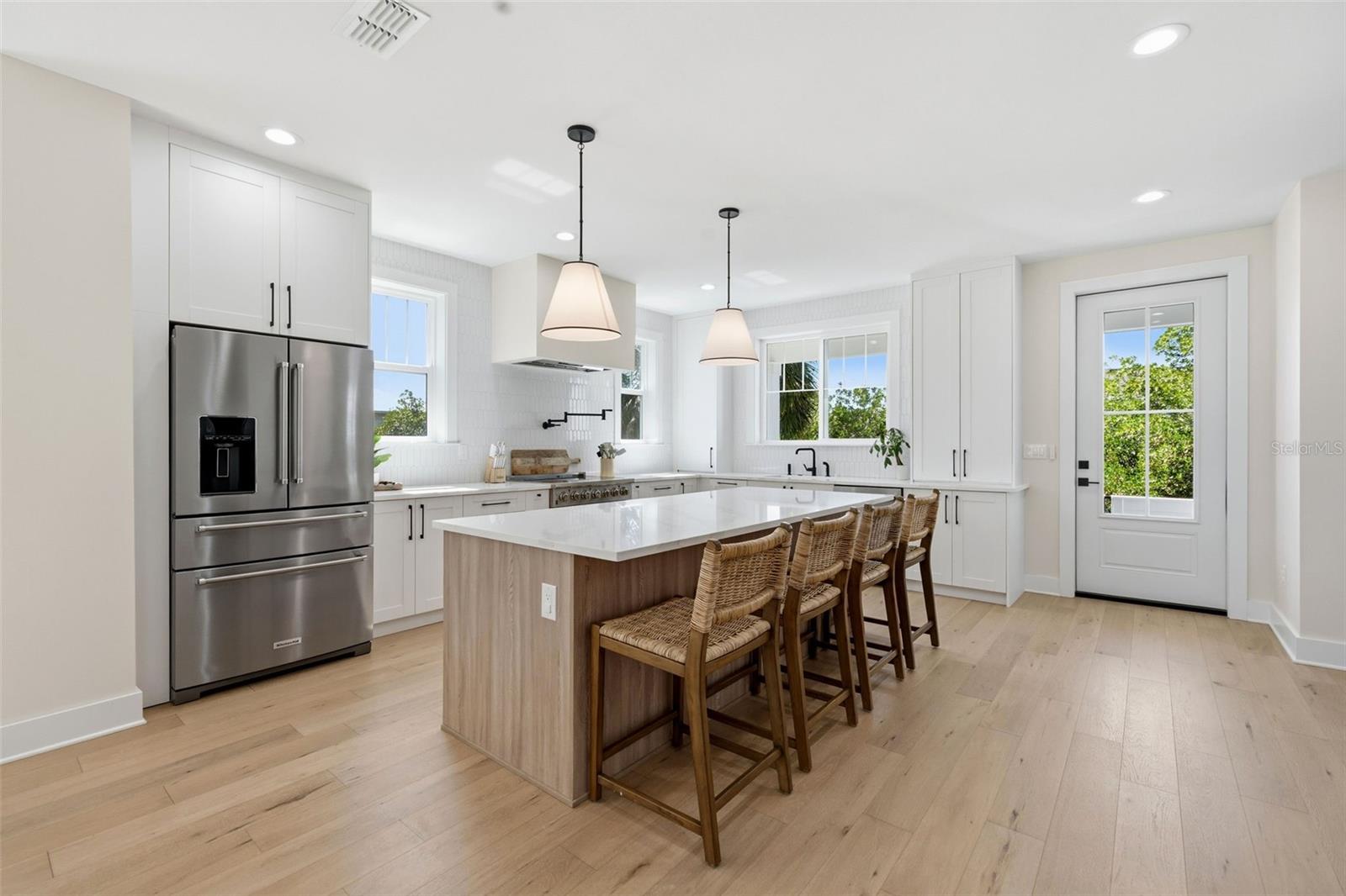 Listing photo id 1 for 1811 Bayou Grande Boulevard Ne