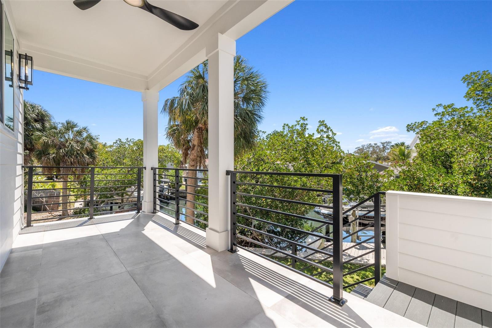 Listing photo id 3 for 1811 Bayou Grande Boulevard Ne