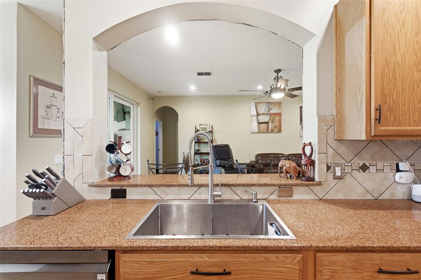 Listing photo id 13 for 8131 Lucidul Court