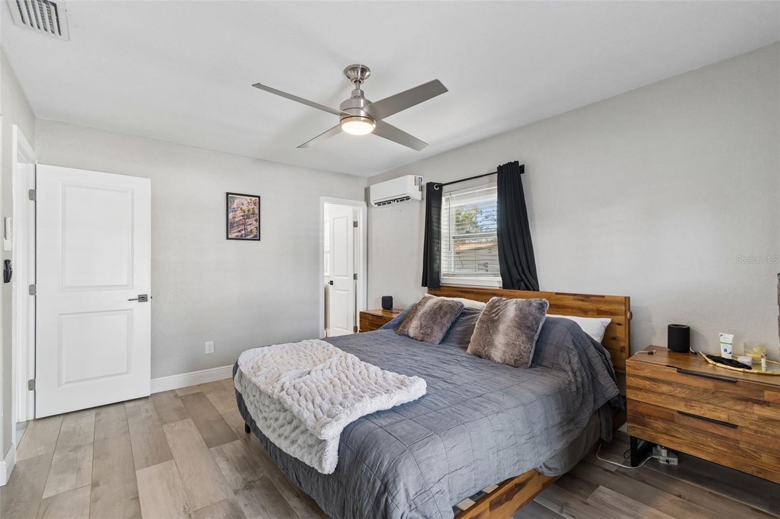 Image 19 of 38 For 4611 Paxton Avenue