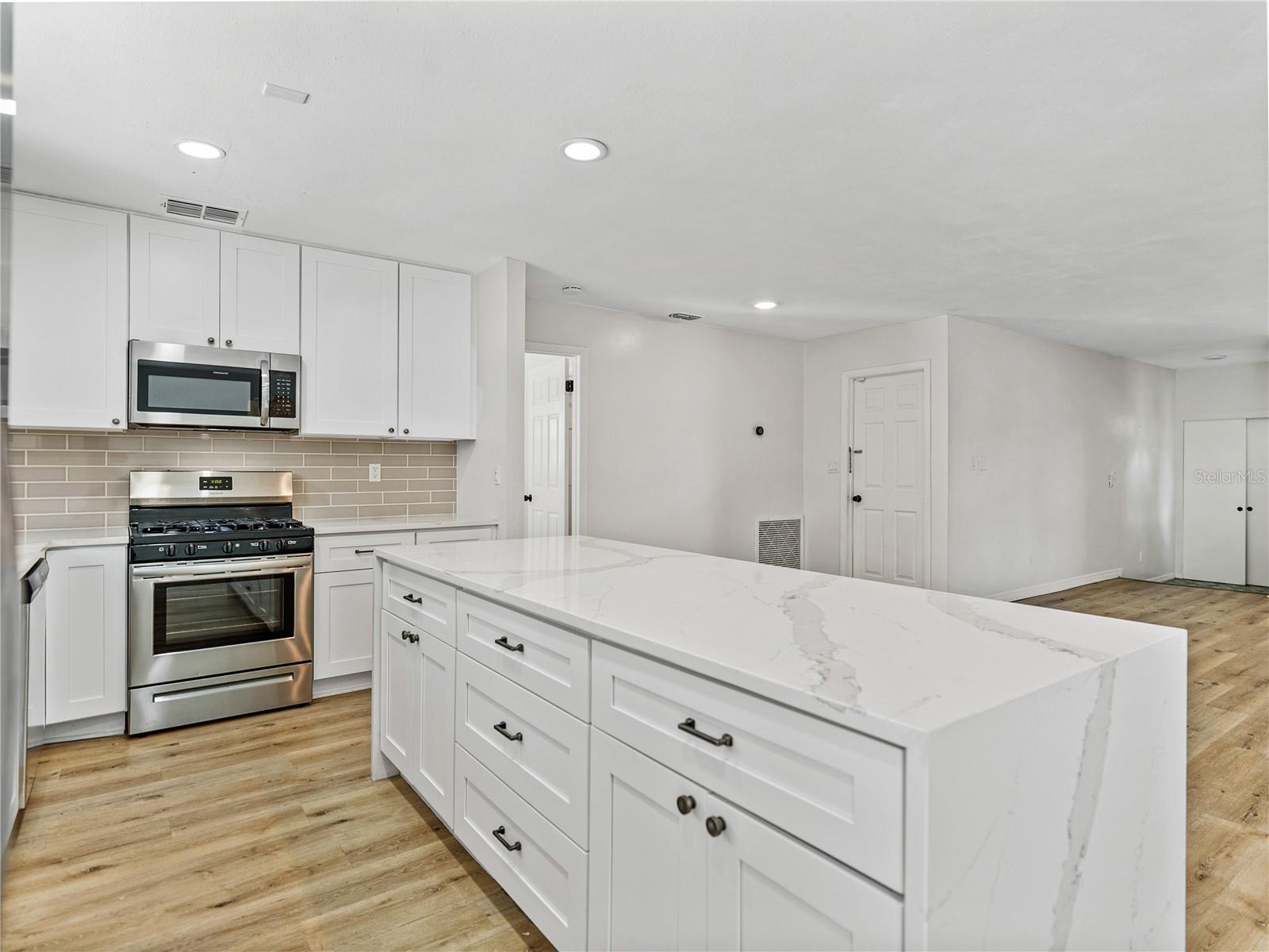 Image 13 of 32 For 6000 19th Street Ne