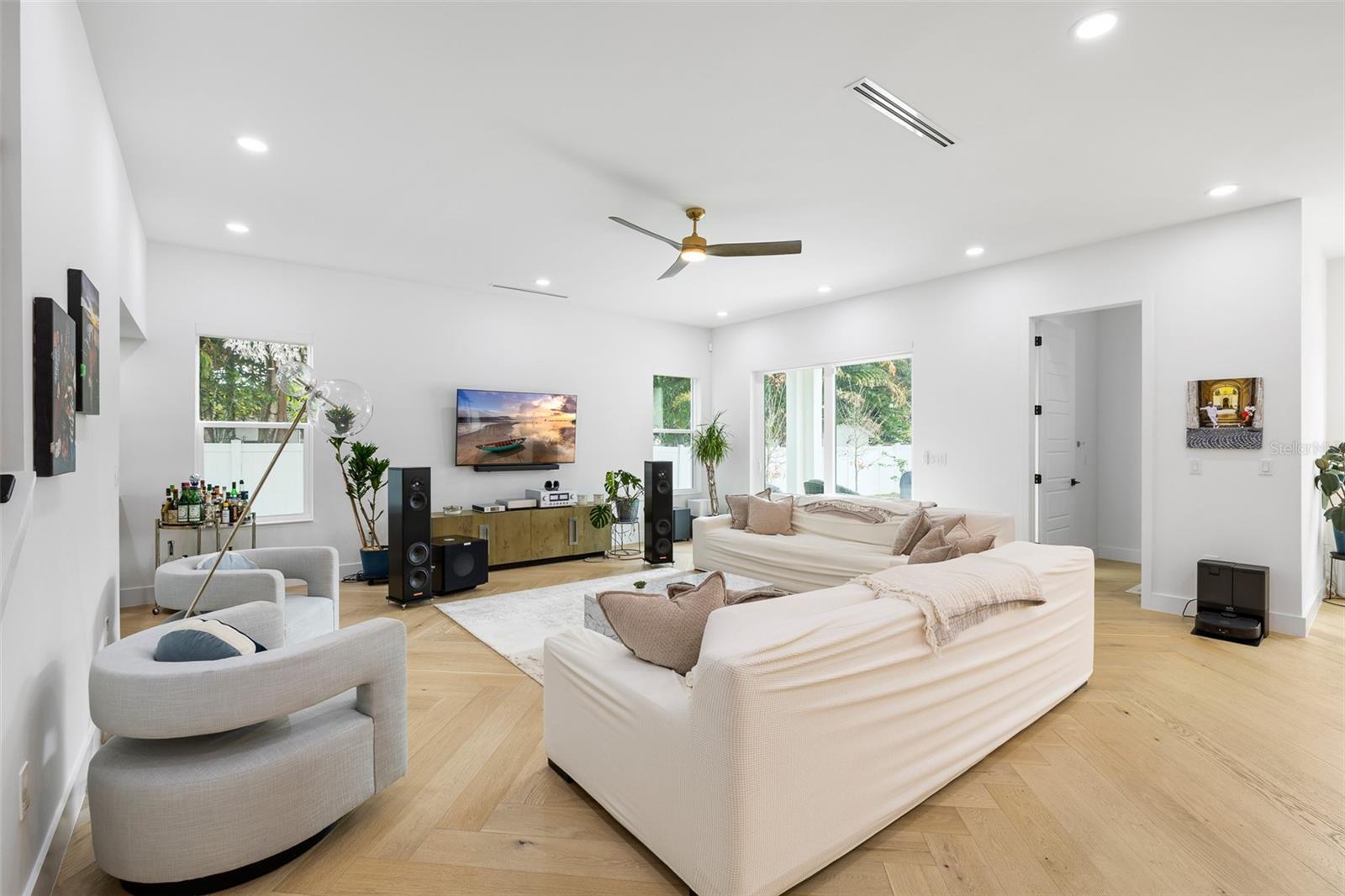 Image 15 of 55 For 910 West Street