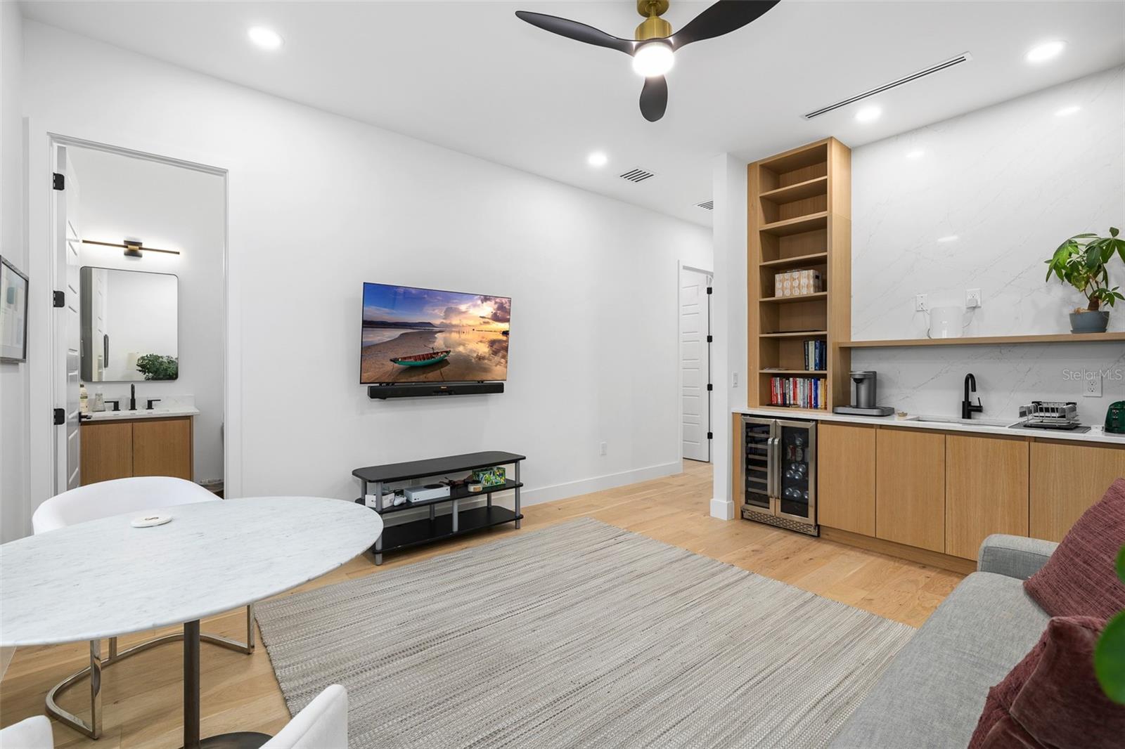 Image 22 of 55 For 910 West Street