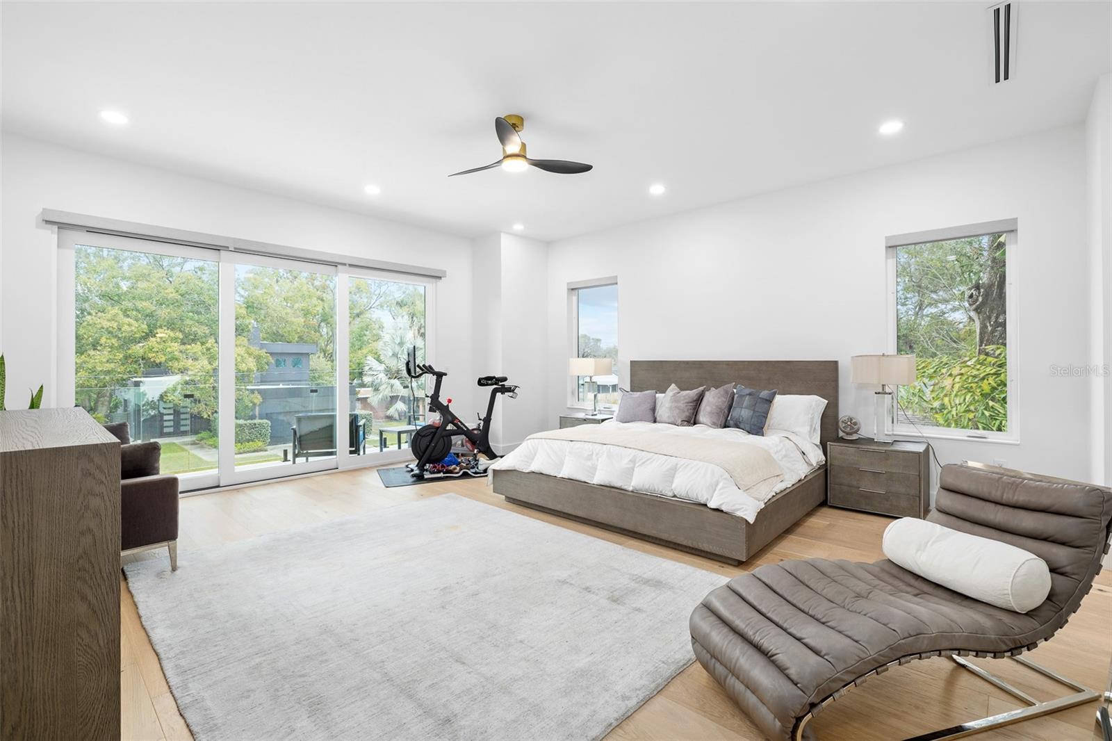 Image 25 of 55 For 910 West Street