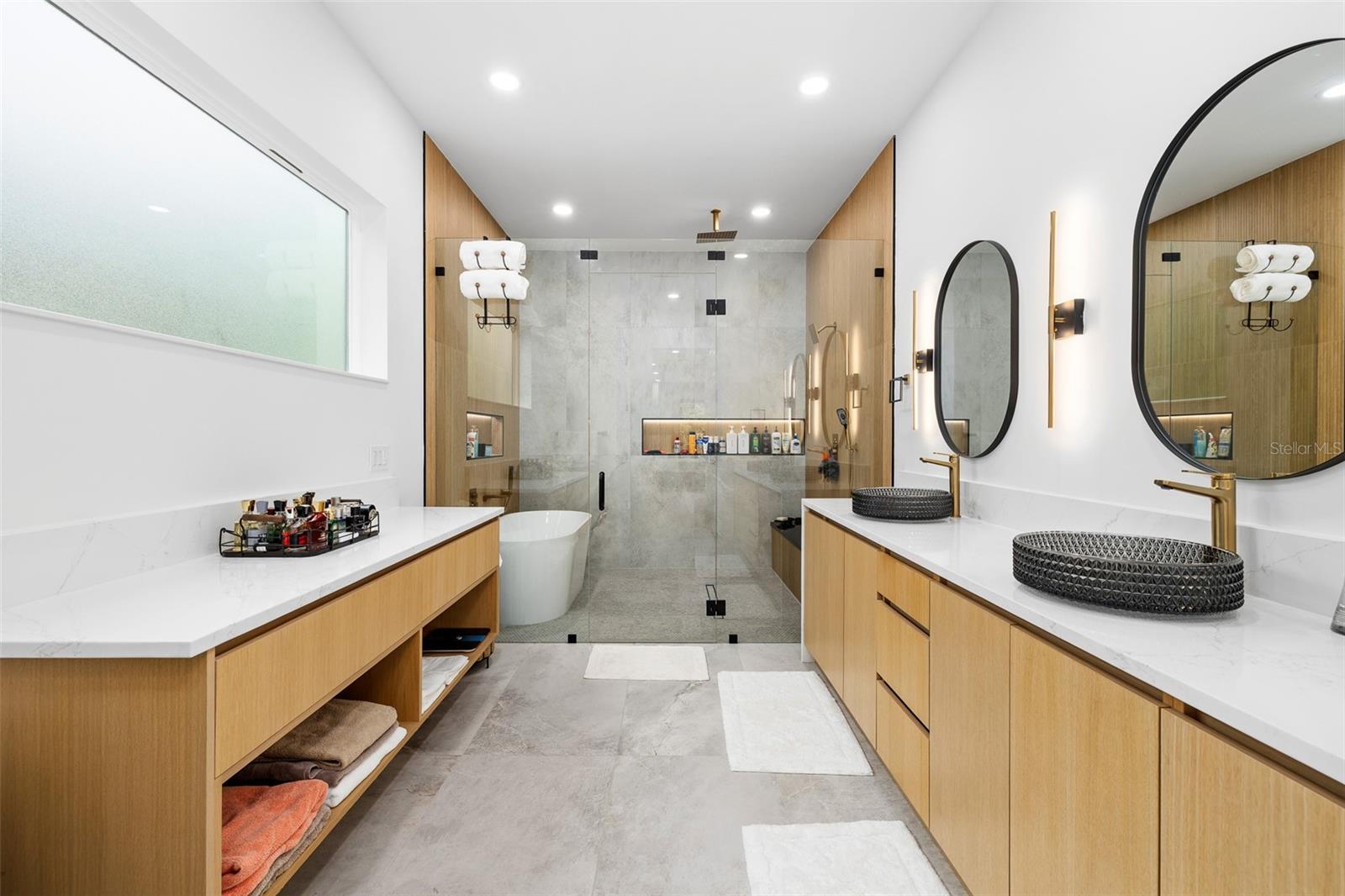 Image 28 of 55 For 910 West Street