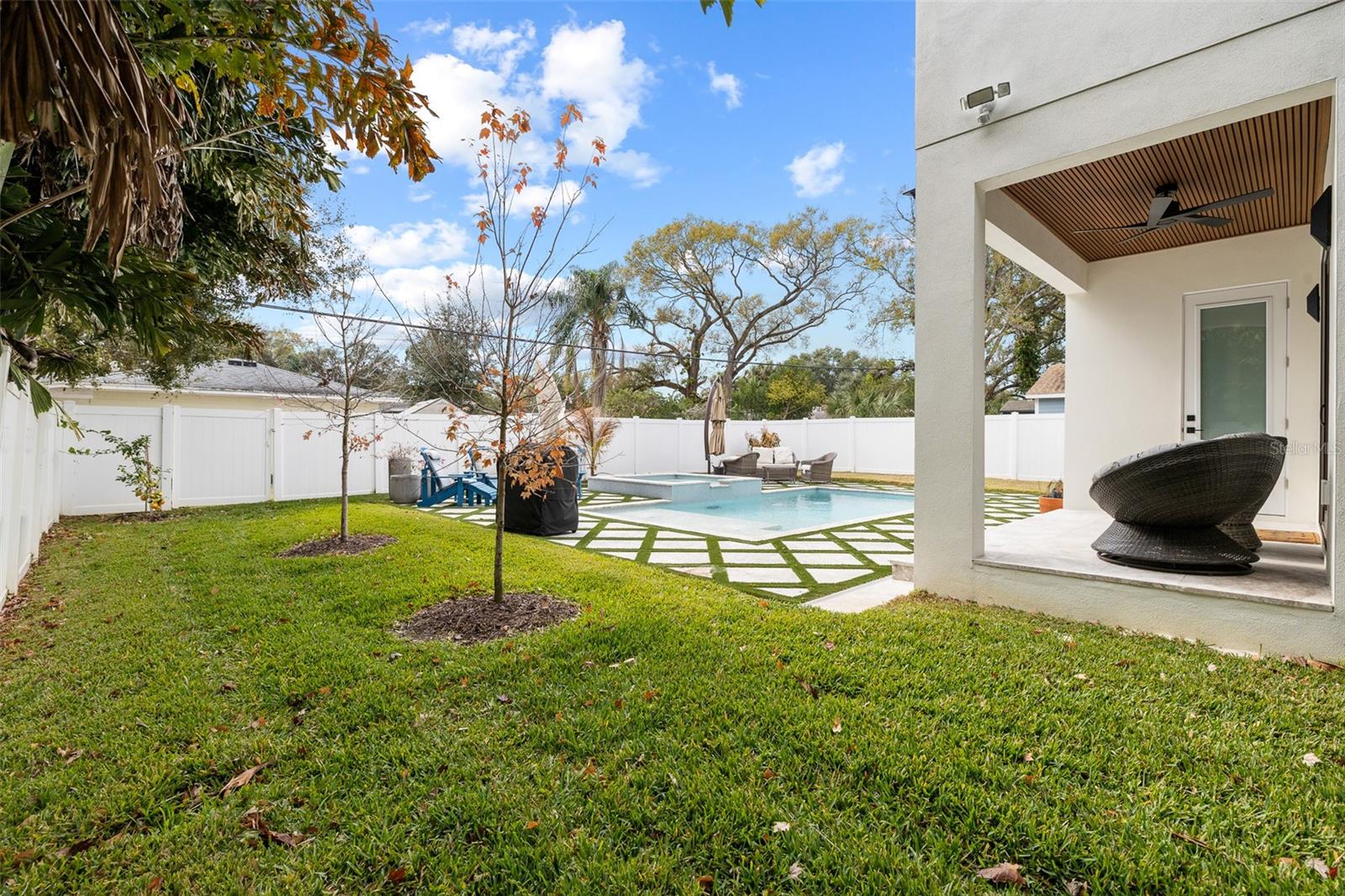 Image 42 of 55 For 910 West Street