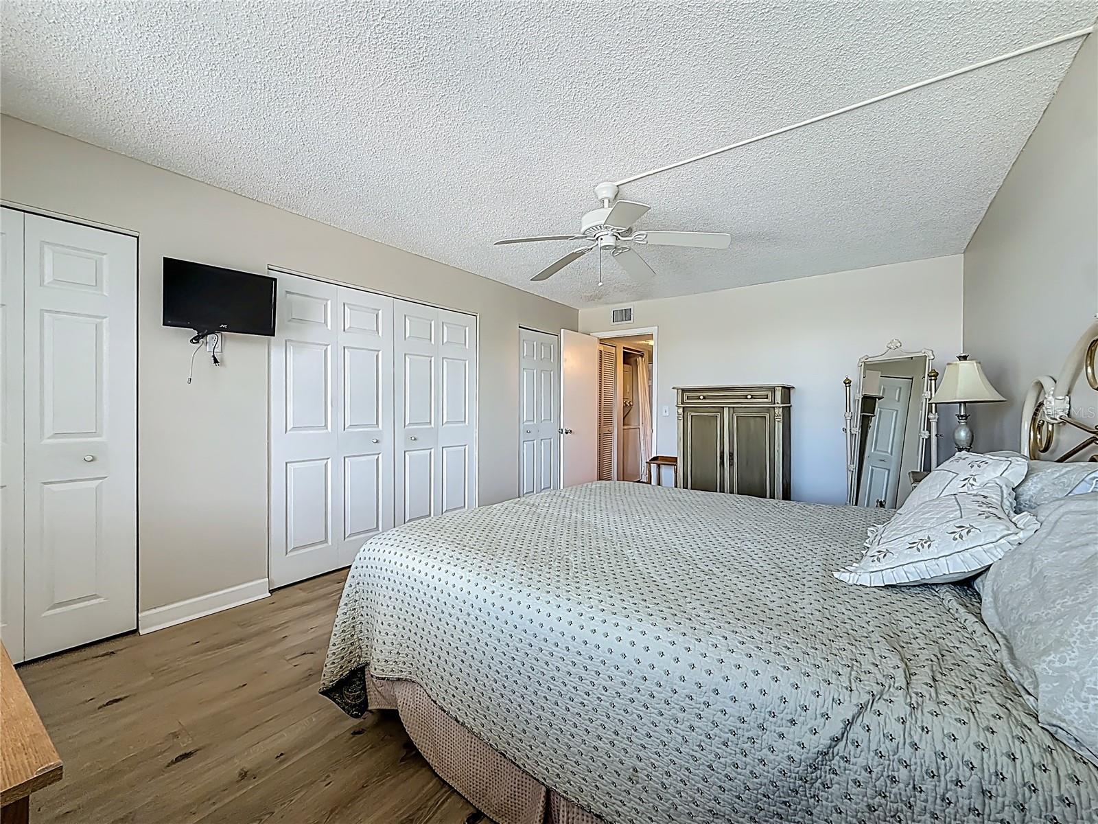 Image 19 of 46 For 7401 Bay Island Drive S 232