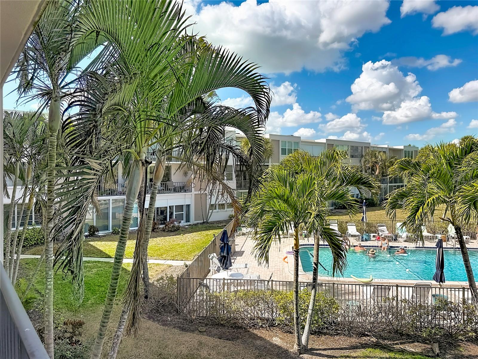 Image 37 of 46 For 7401 Bay Island Drive S 232