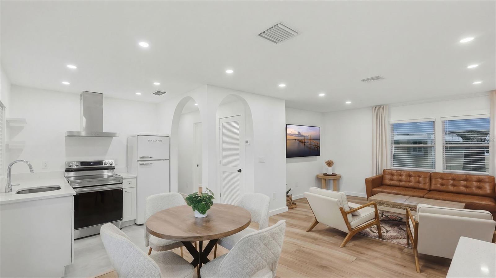 Image 13 of 49 For 4631 Queensboro Avenue S