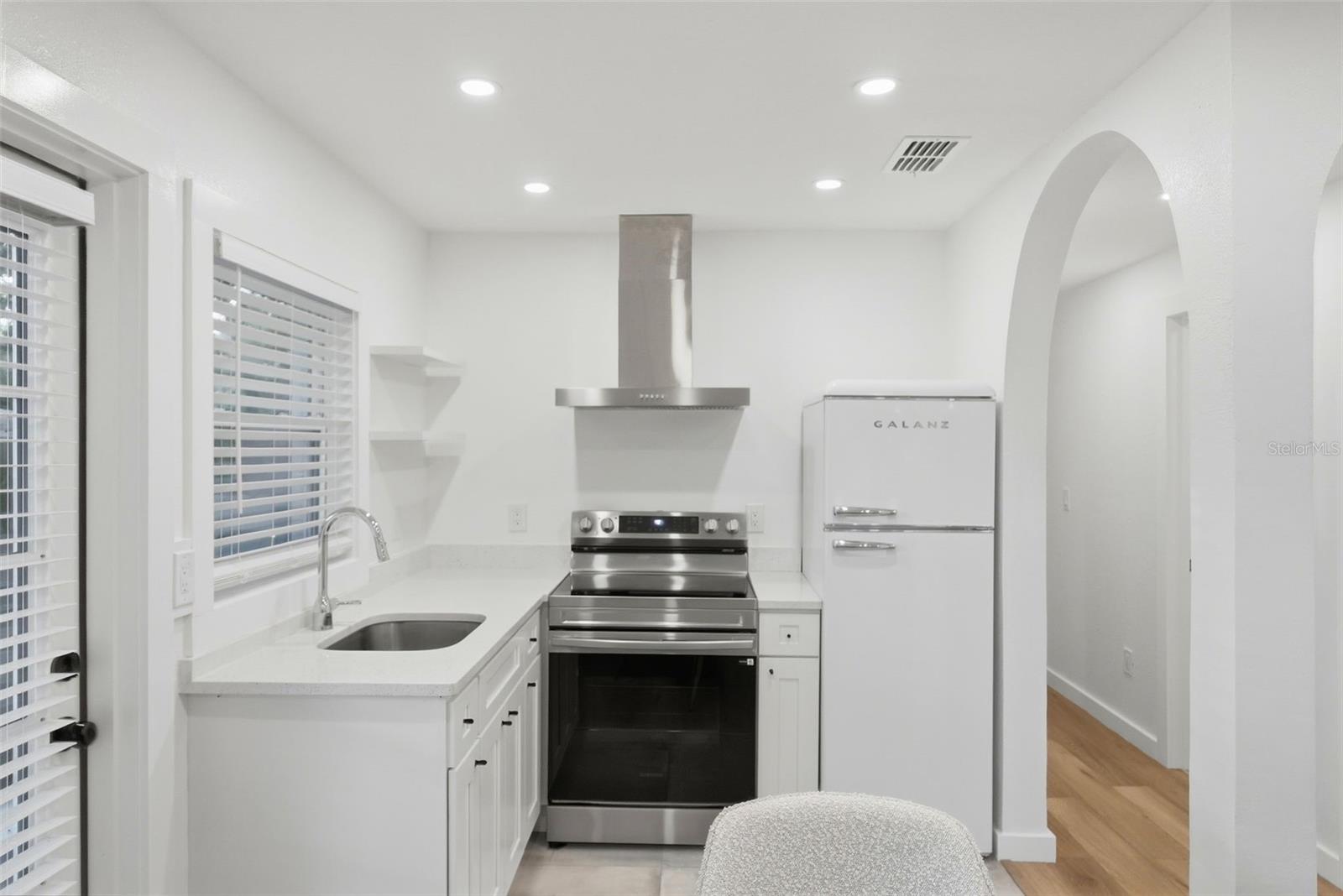 Image 14 of 49 For 4631 Queensboro Avenue S