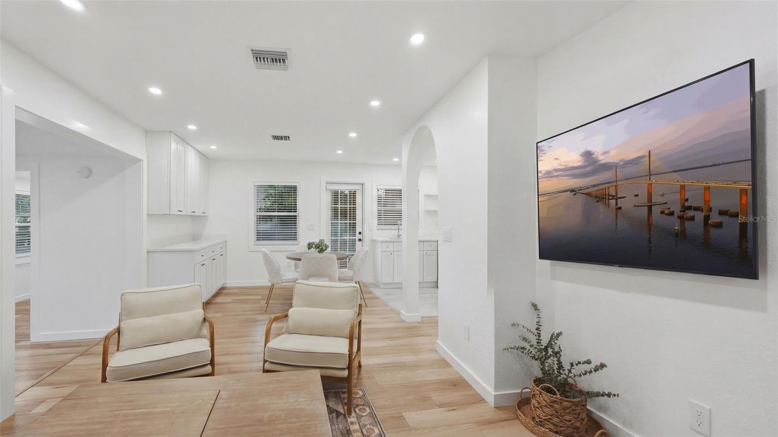 Image 18 of 49 For 4631 Queensboro Avenue S