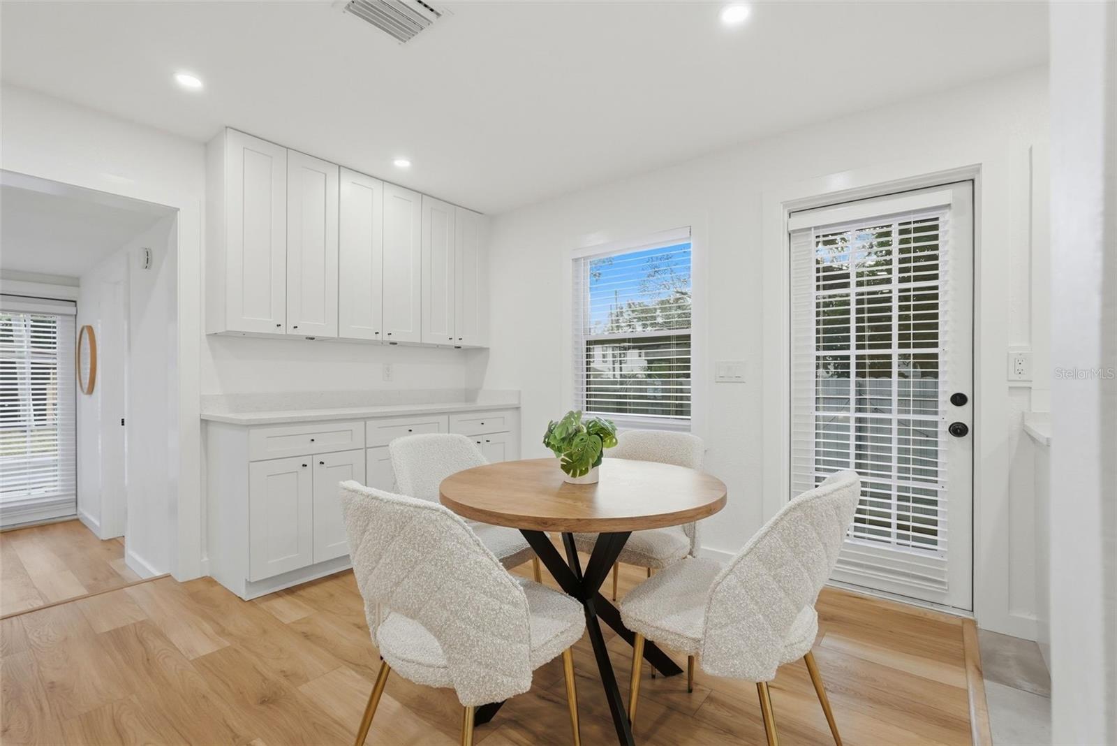 Image 19 of 49 For 4631 Queensboro Avenue S