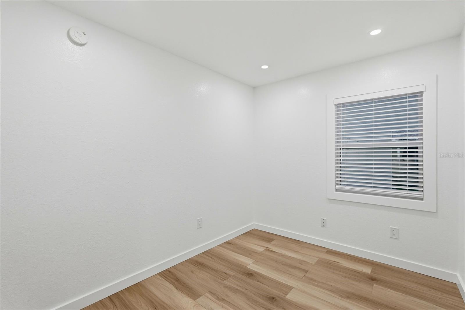 Image 23 of 49 For 4631 Queensboro Avenue S