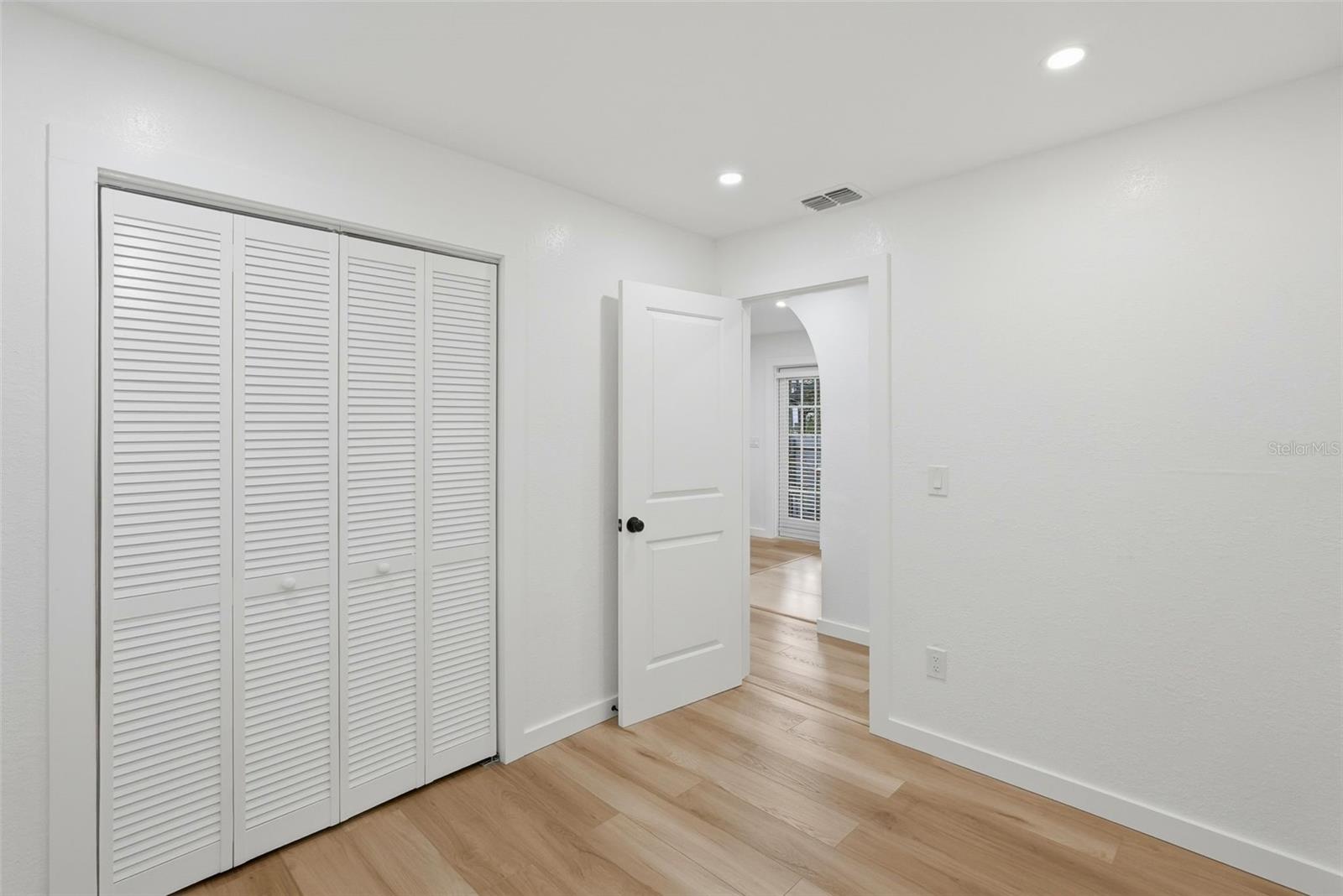 Image 24 of 49 For 4631 Queensboro Avenue S