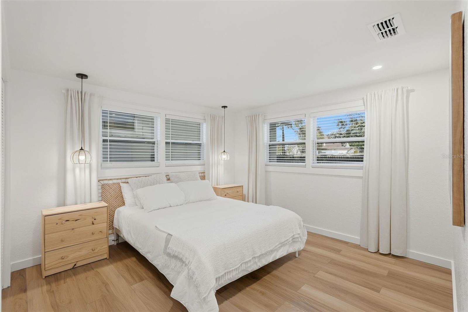 Image 25 of 49 For 4631 Queensboro Avenue S