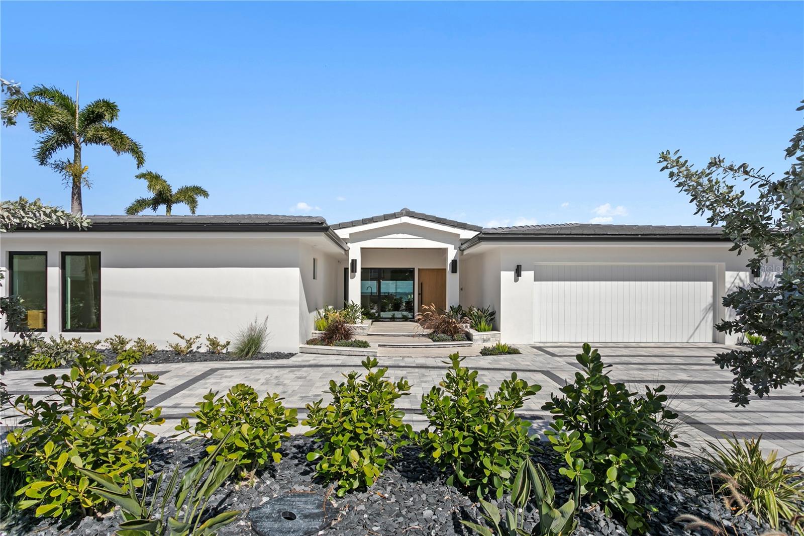 Image 2 of 54 For 2580 Bay Isle Drive Se