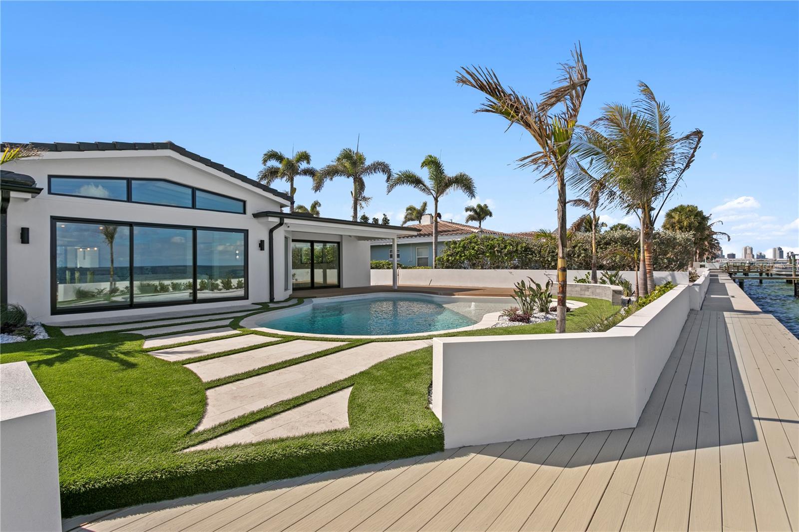 Image 4 of 54 For 2580 Bay Isle Drive Se