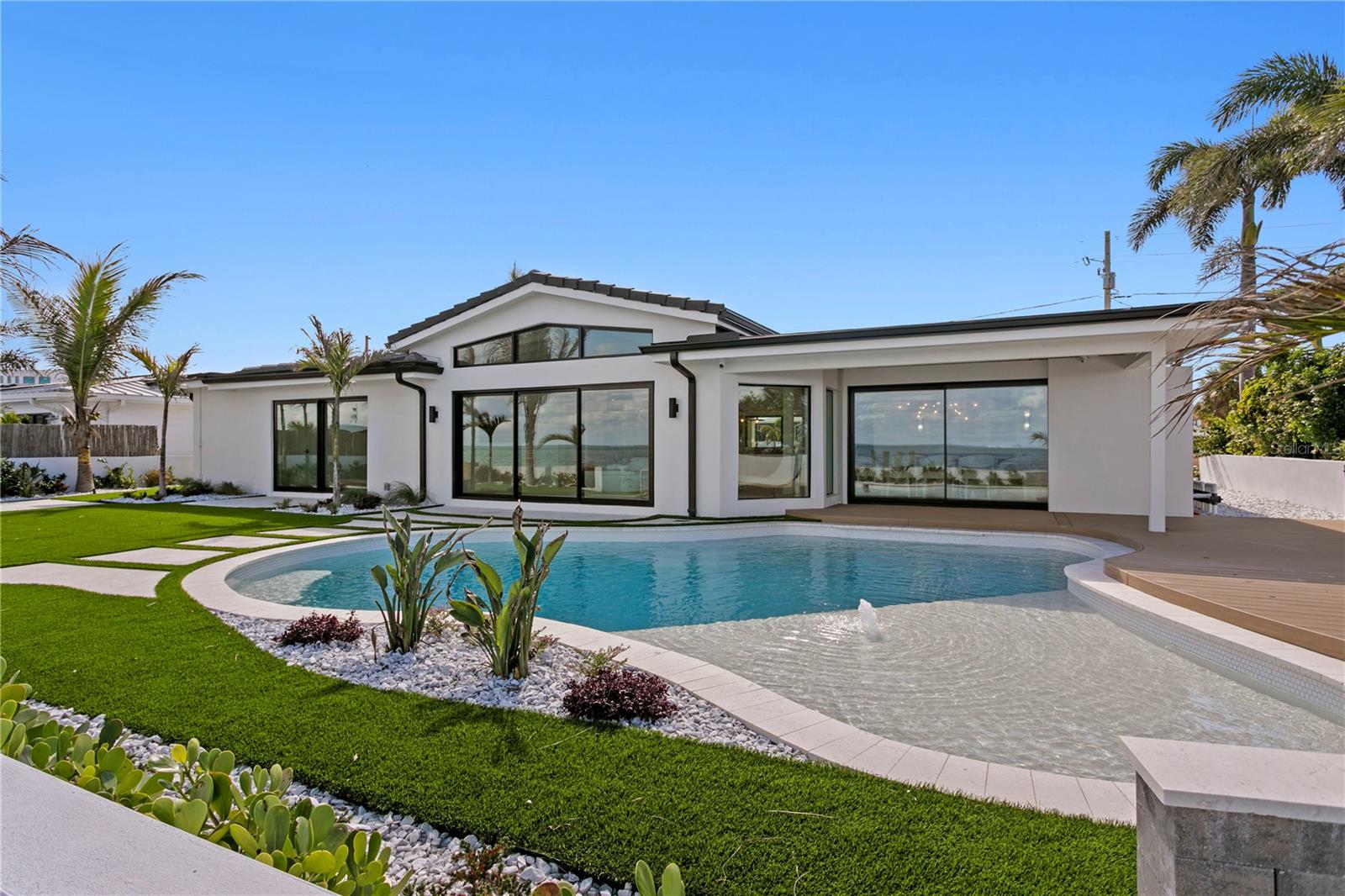 Image 5 of 54 For 2580 Bay Isle Drive Se