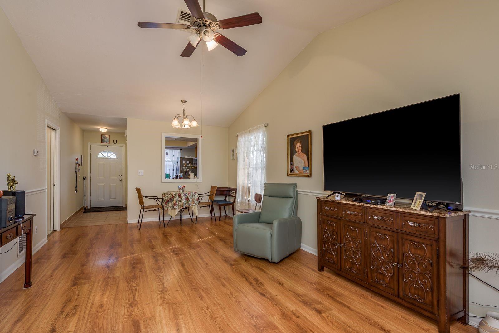 Image 10 of 35 For 2250 Druid Road E 905