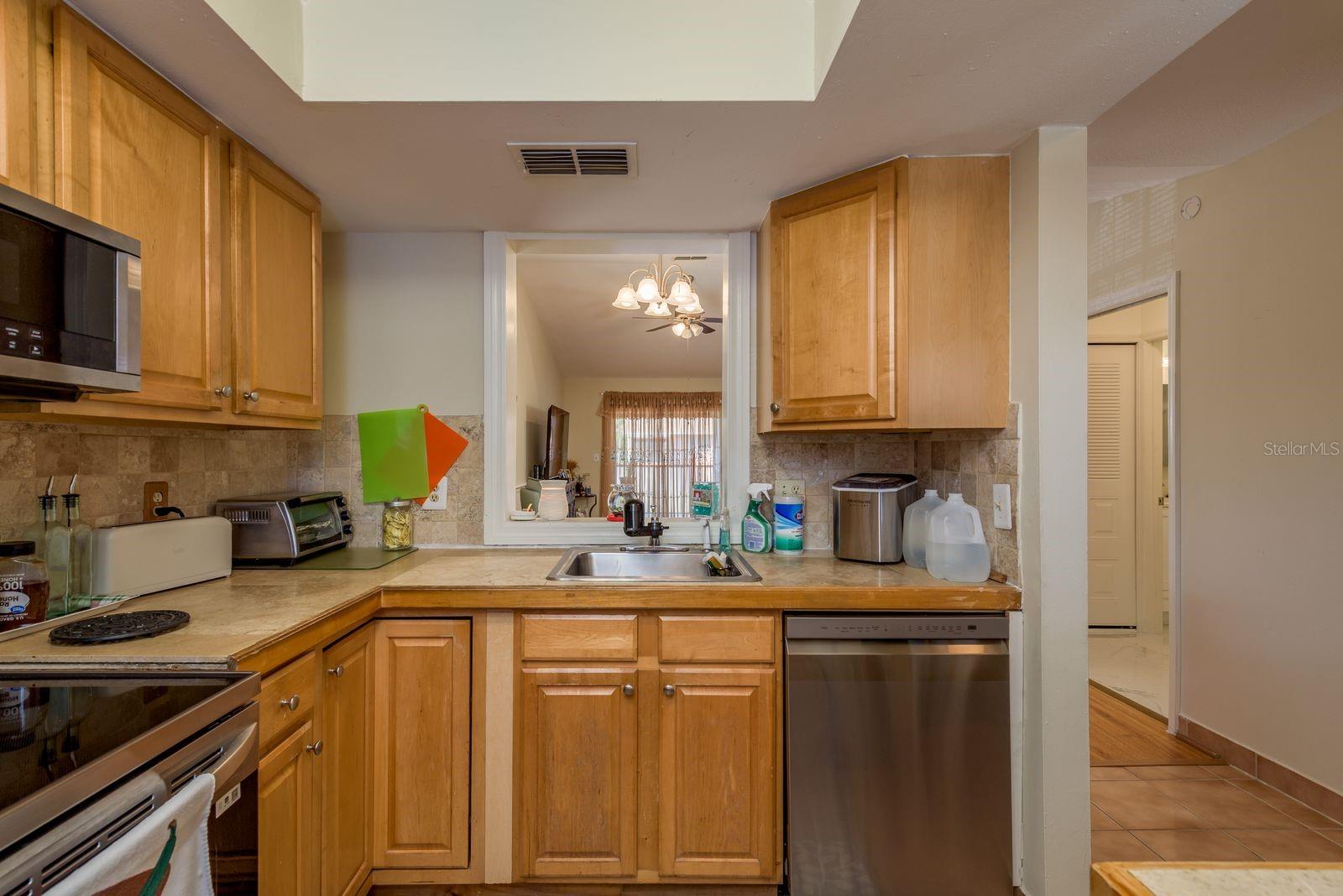 Image 15 of 35 For 2250 Druid Road E 905