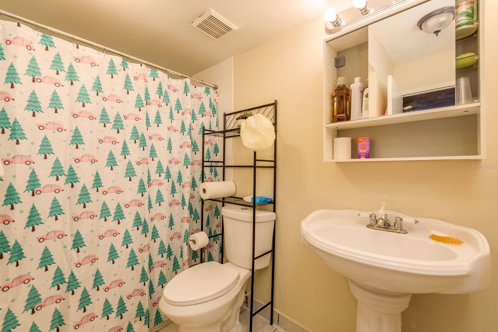 Image 18 of 35 For 2250 Druid Road E 905