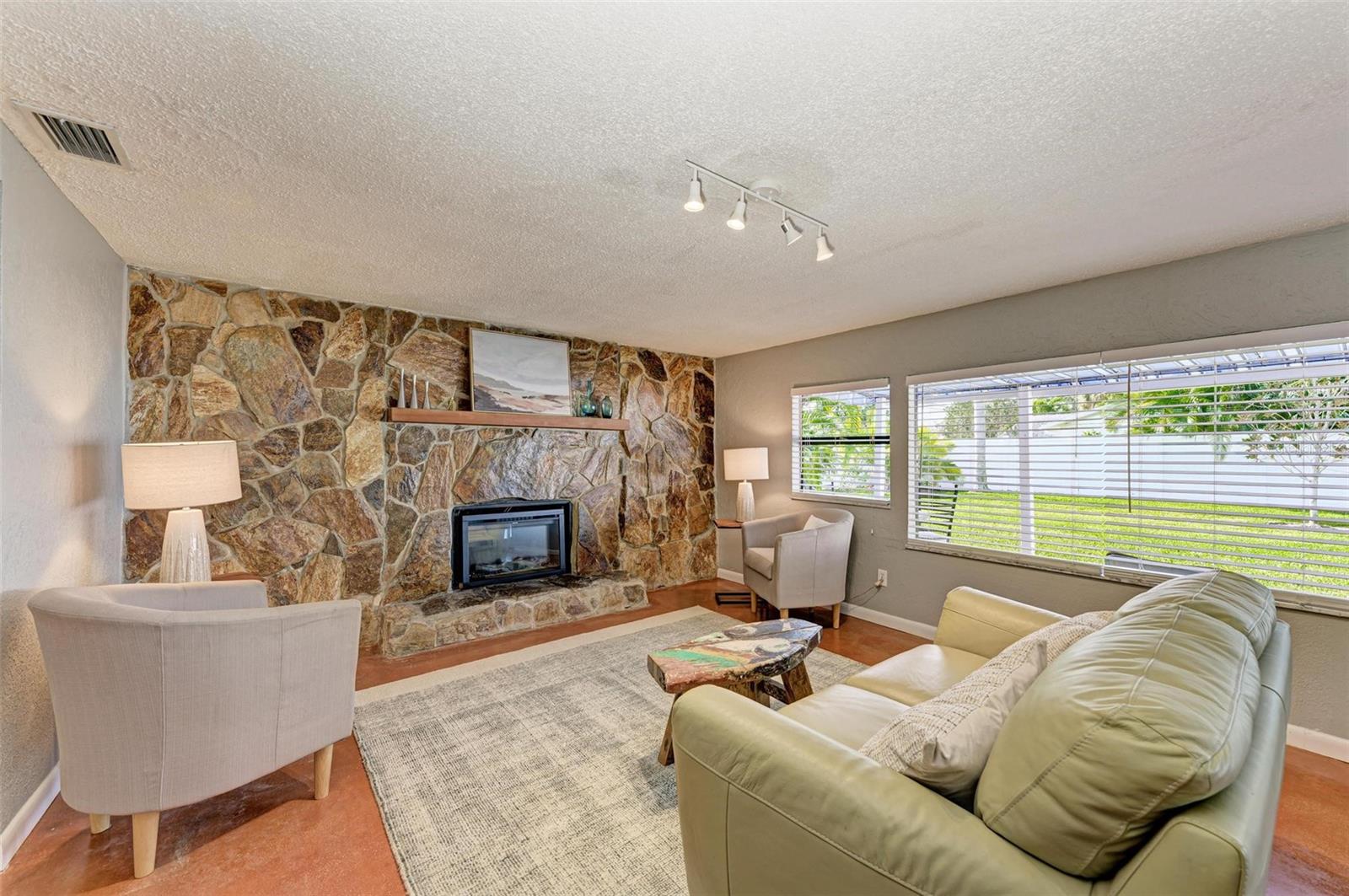 Image 21 of 39 For 6000 Bayou Grande Boulevard Ne