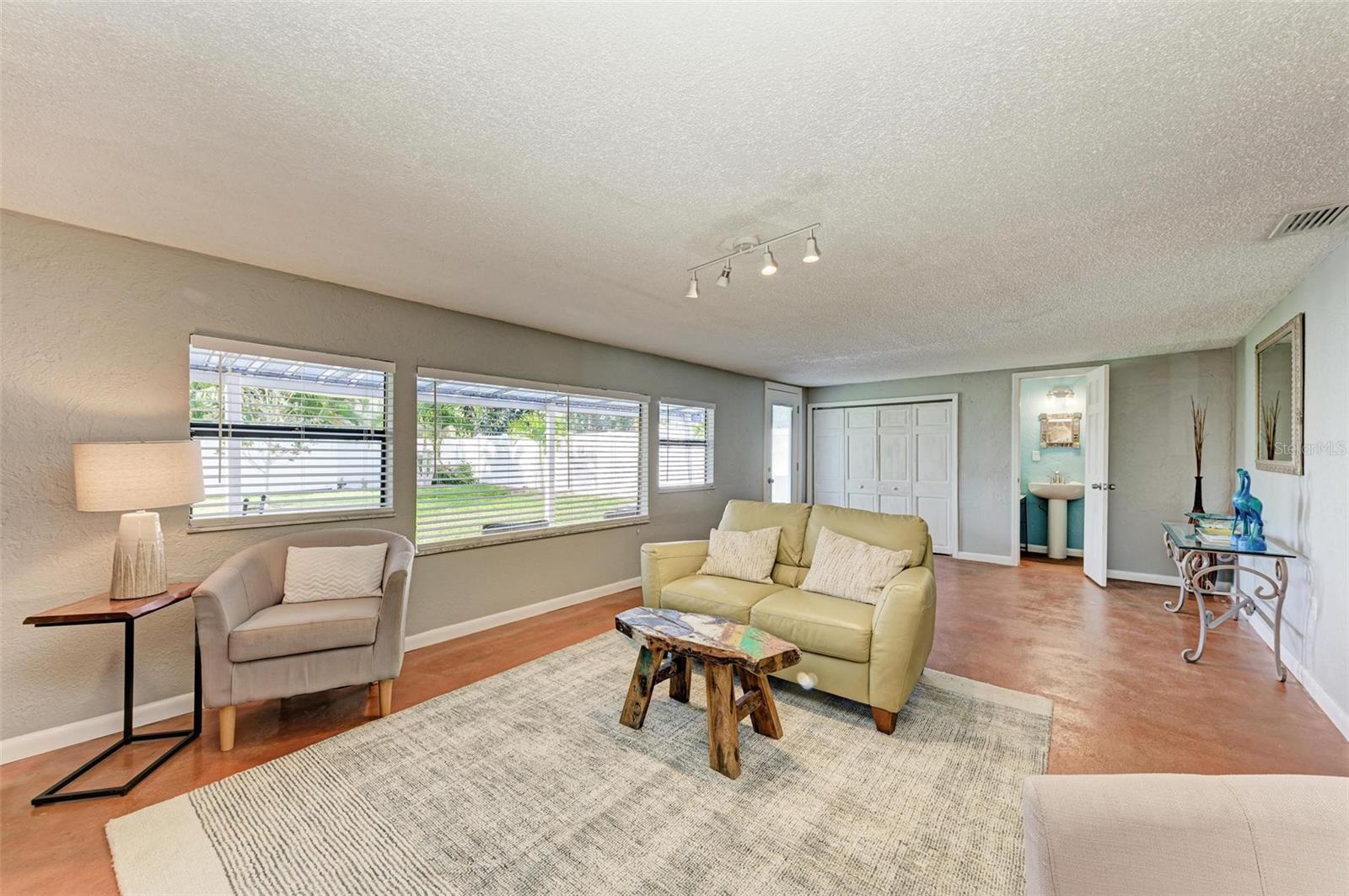 Image 24 of 39 For 6000 Bayou Grande Boulevard Ne