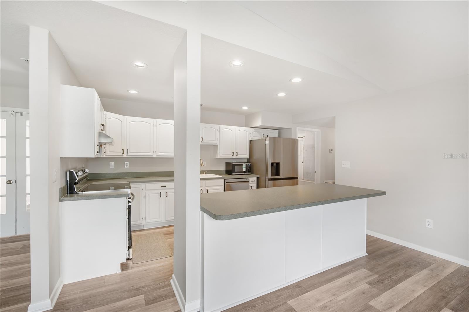 Image 5 of 22 For 9618 Pine Ridge Avenue