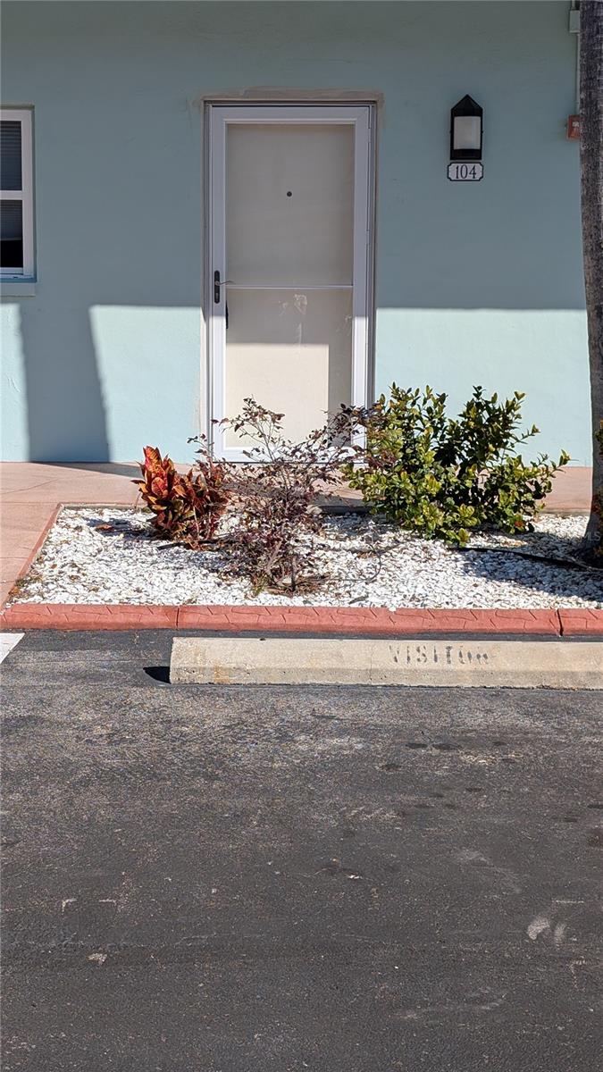 Image 3 of 45 For 7 Dunoon Place Unit 104