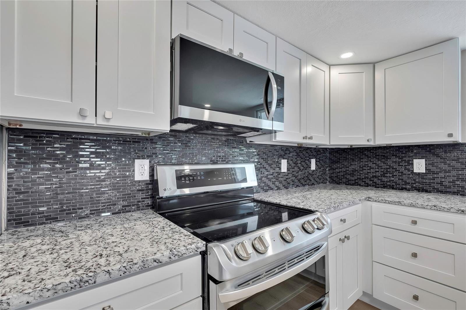 Image 14 of 67 For 6703 Seaview Boulevard